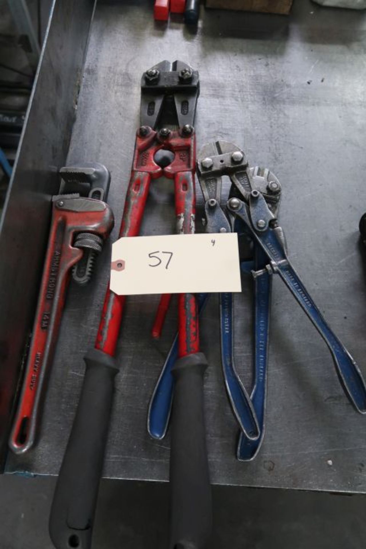 1 LOT OF 3 BOLT CUTTERS & 1 PIPE WRENCH