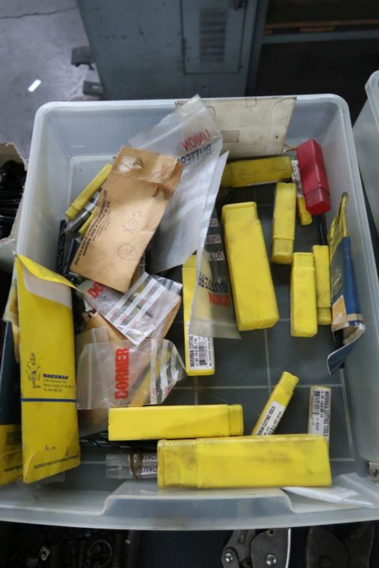 1 LOT OF 2 BINS WITH CUTTING TOOLS,NUMBERING PUNCHES