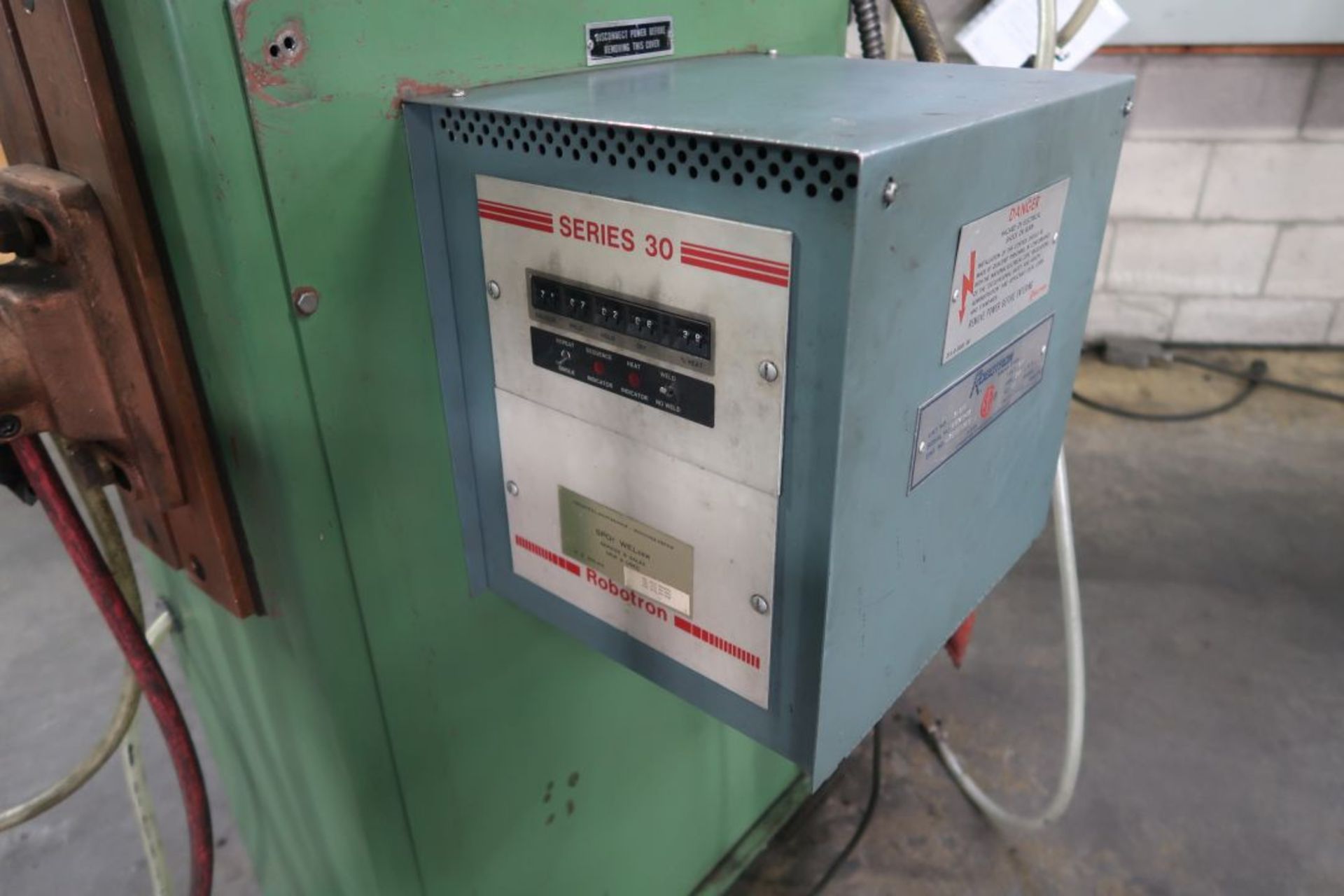 WELD O MATIC 25 KVA 575 VOLTS SPOT WELDER, AIR OPERATED, 18'' THROAT, ROBOTRON 7104G SERIES 30 SOLID - Image 2 of 3