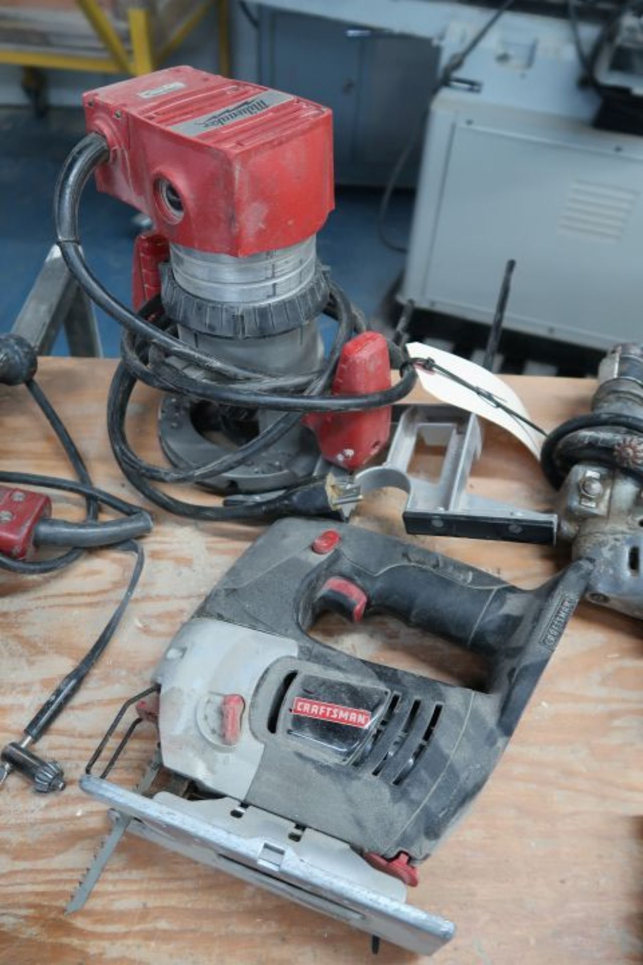 MILWAUKEE MOD: 5670 ROUTER WITH 1 CRAFTSMAN JIG SAW (NO BATTERY)