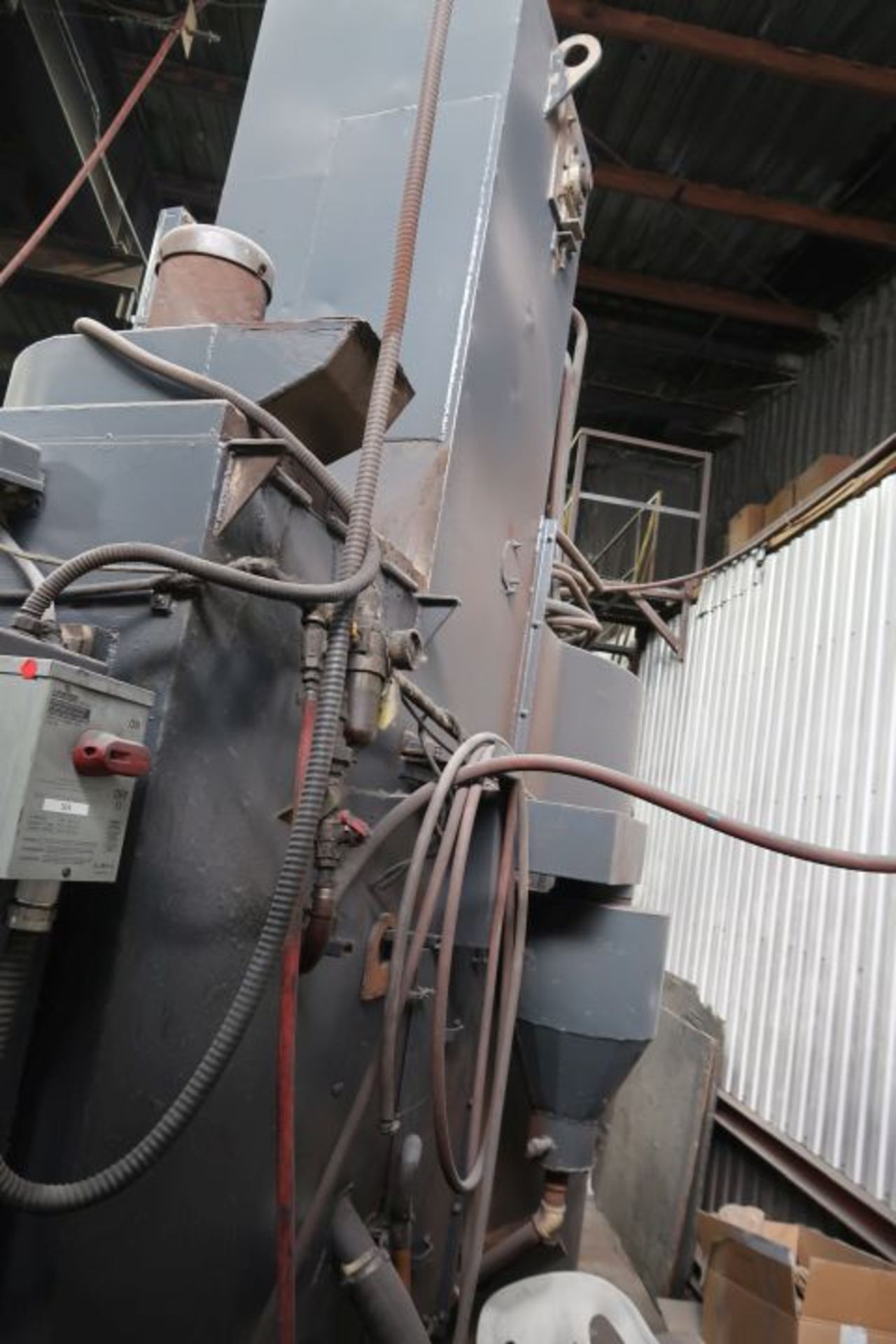 WHEELABRATOR TABLE TYPE PEENING MACHINE, 55'' X 55'', S/N 30007, 230 VOLTS LOCATED IN ST-EUSTACHE - Image 5 of 9