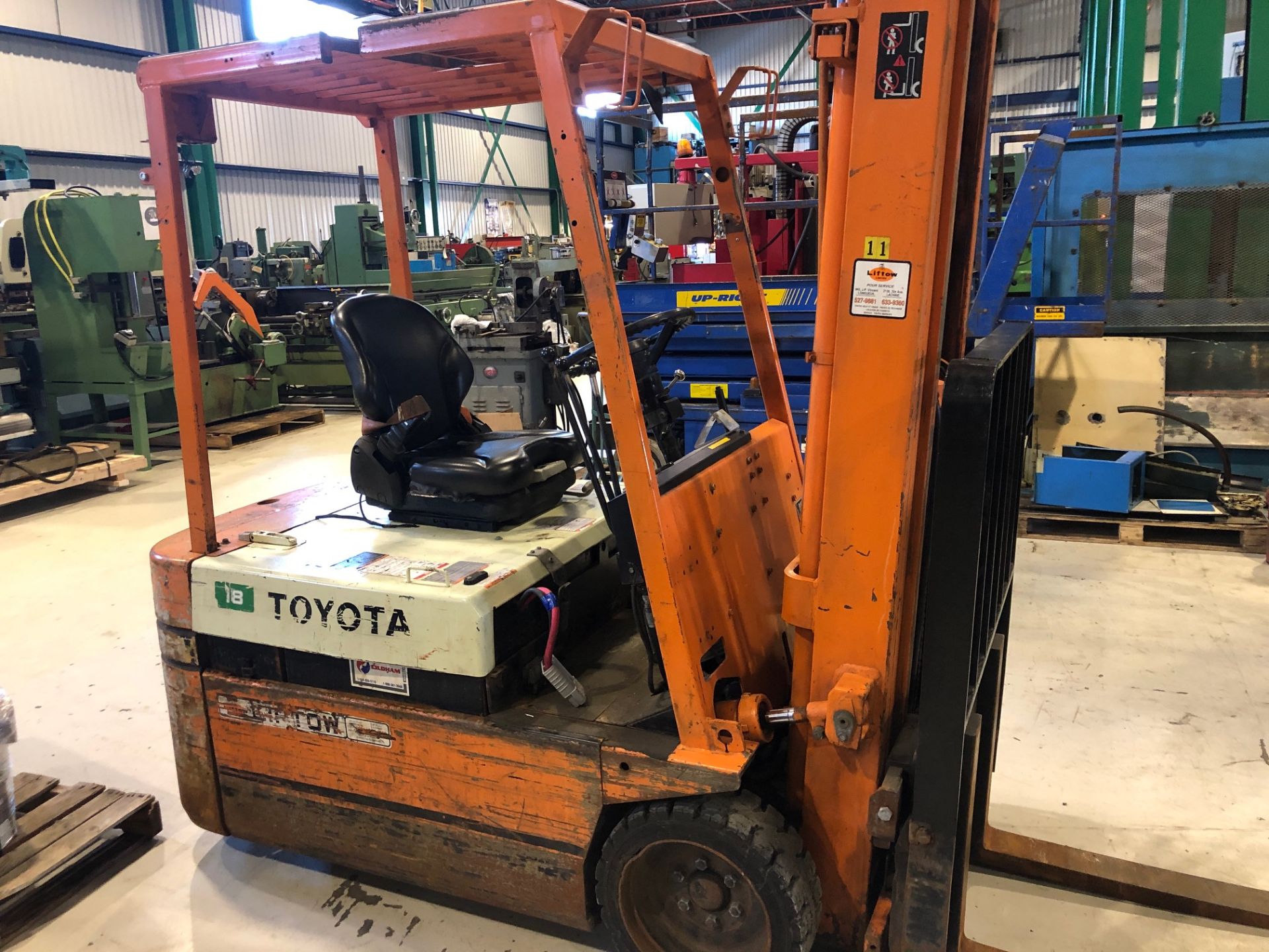 TOYOTA ELECTRIC FORKLIFT MOD. 2FBEC18, 2800 LBS CAP., SIDE SHIFT, 185” LIFT - Image 4 of 7