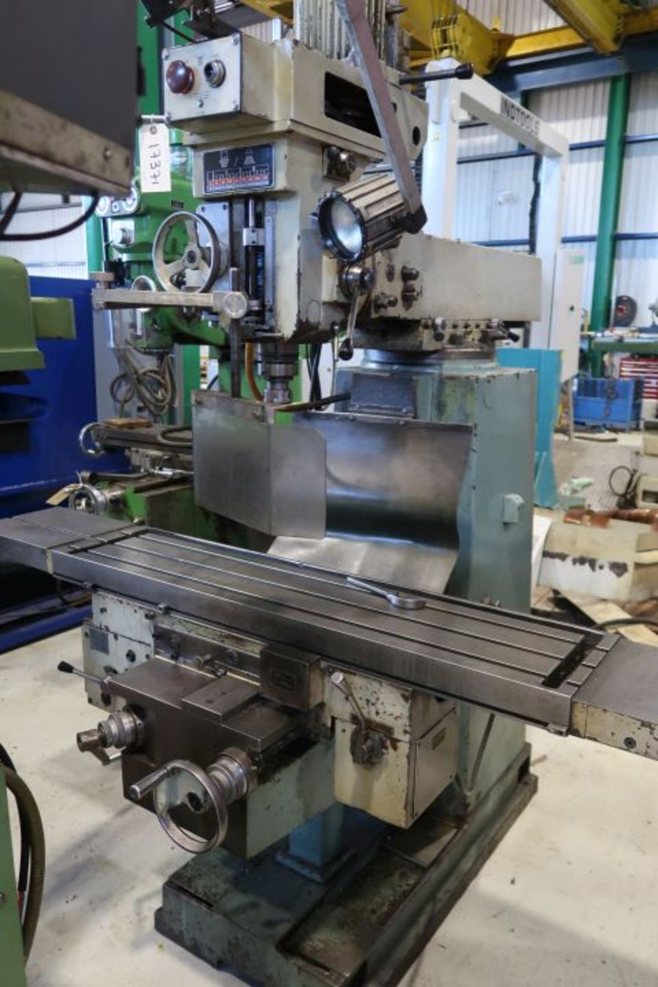 TOS KURIM FINESA MILLING MACHINE MOD: FNK25, 4 HP, 40 TAPER, 11'' X 49'' TABLE, 550 VOLTS