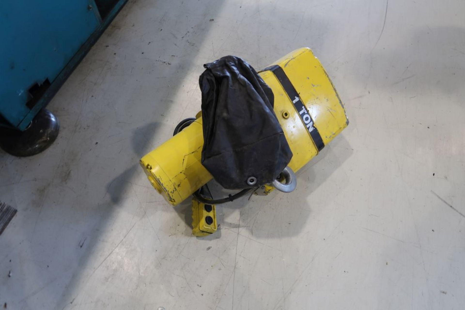 YALE 1 TON ELECTRIC HOIST