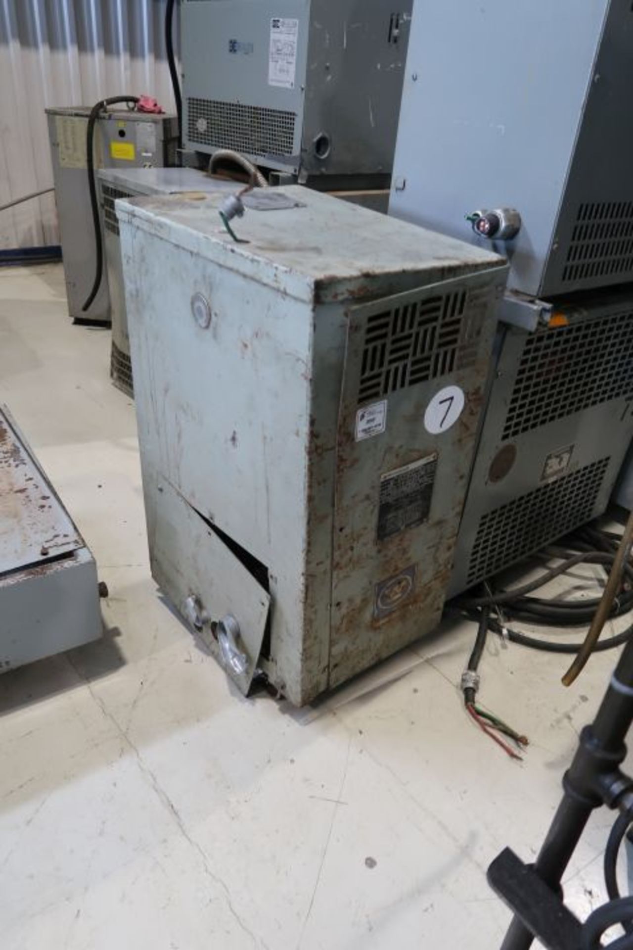 WESTINGHOUSE ELECTRIC TRANSFORMER, 600 VOLTS 120/240 3 W VOLTS 1 PHASE, 25 KVA, LOCATED IN VAUDREUIL
