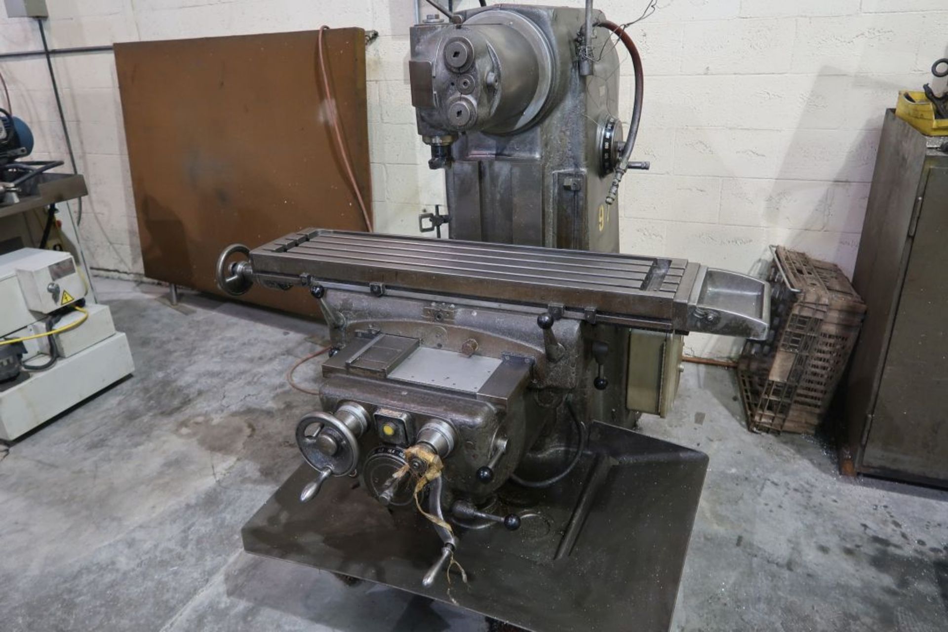 SHAUBLIN MOD: 53 UNIVERSAL HORIZONTAL MILLING MACHINE W/ CUTTING TOOLS, COLLETS, HOLDERS, INDEXING