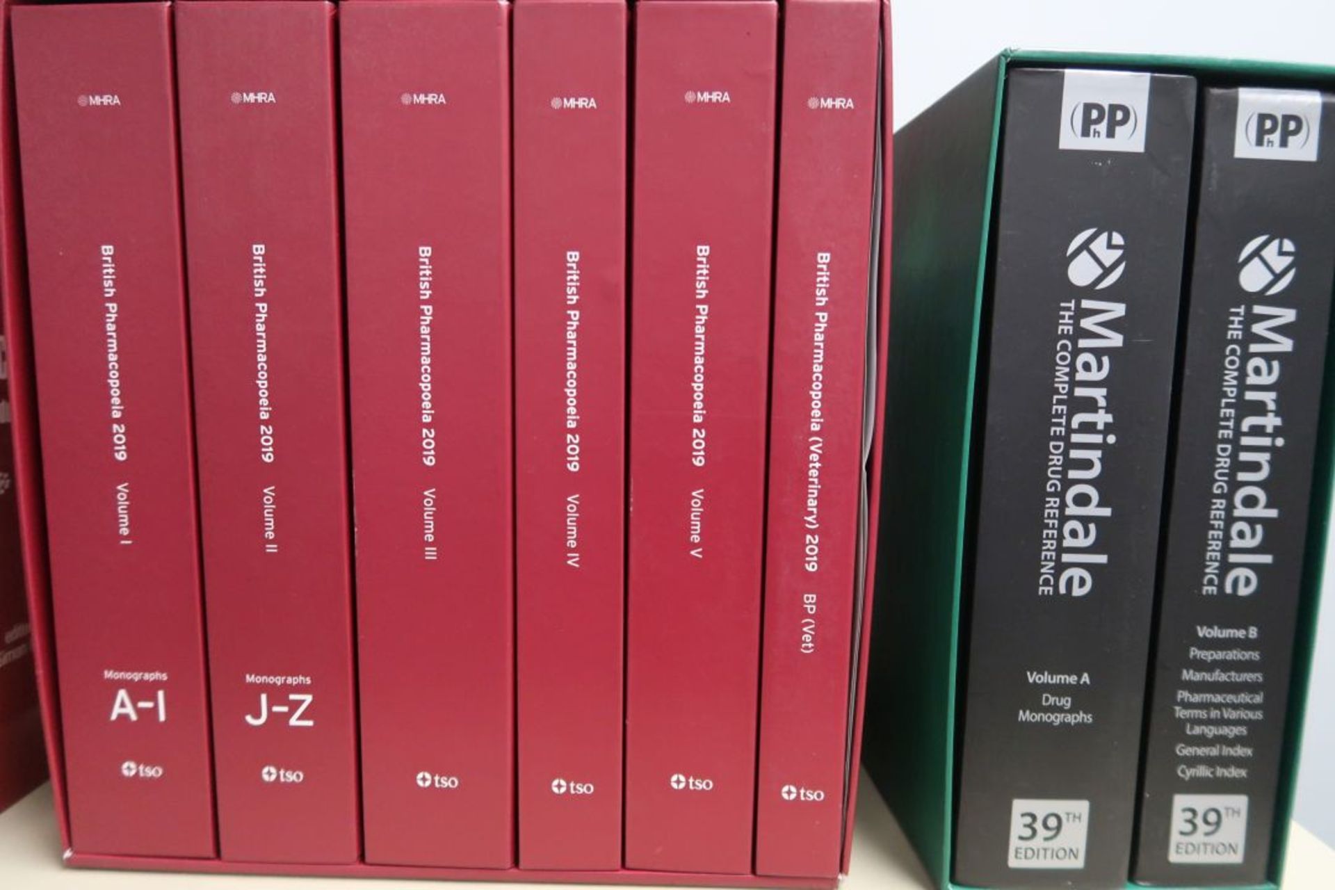 LOT OF REFERENCE BOOKS - Image 3 of 3