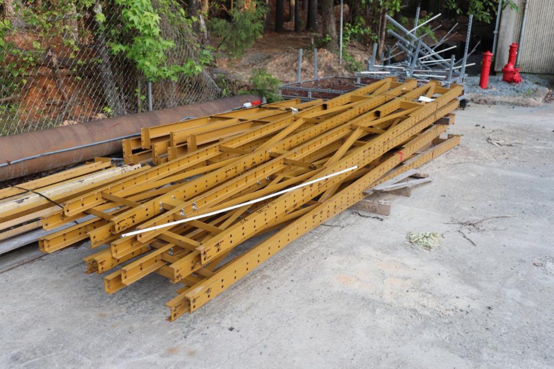 Structual pallet racking 10' beams & 16' uprights - Image 6 of 9