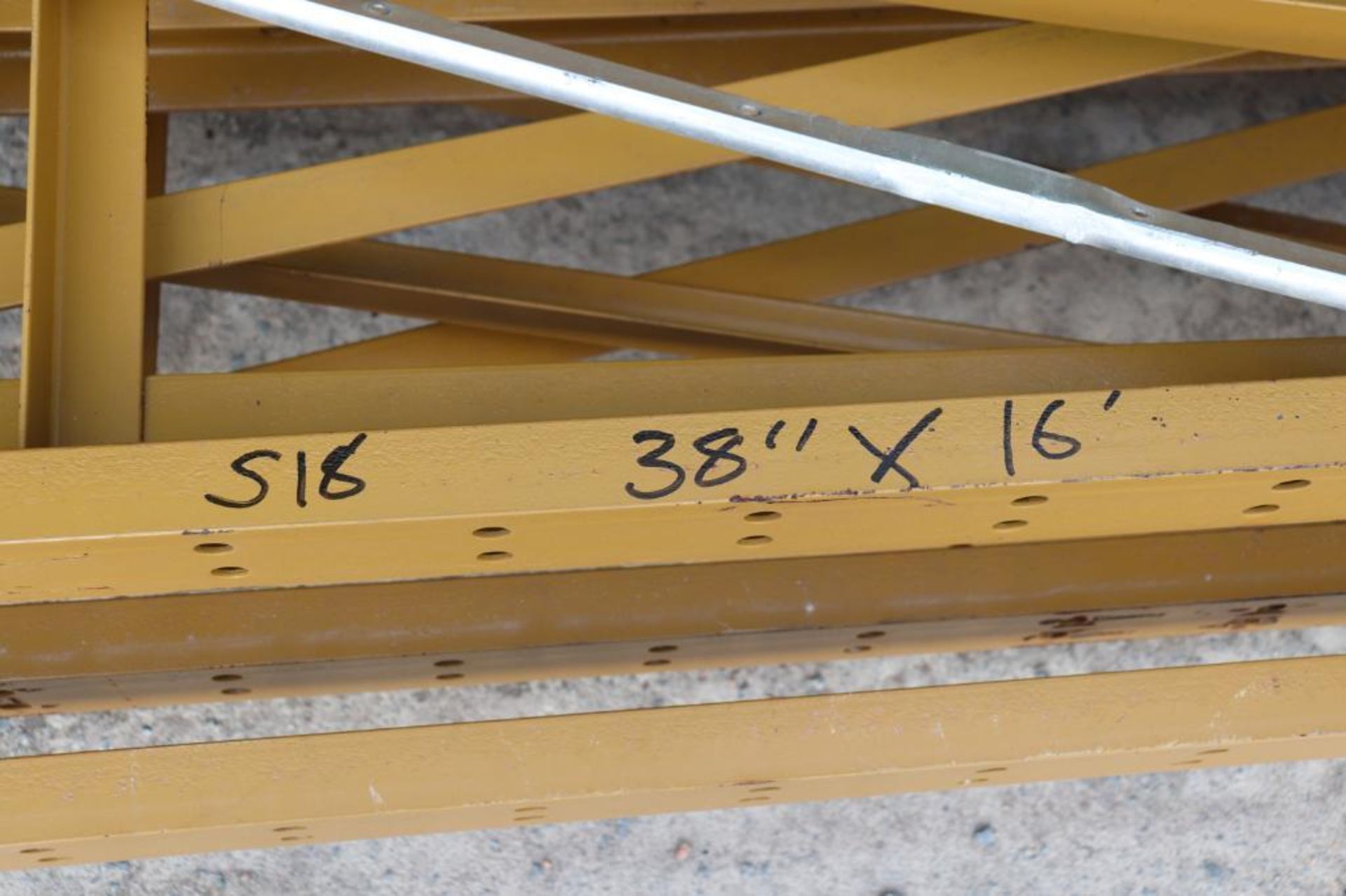 Structual pallet racking 10' beams & 16' uprights - Image 8 of 9