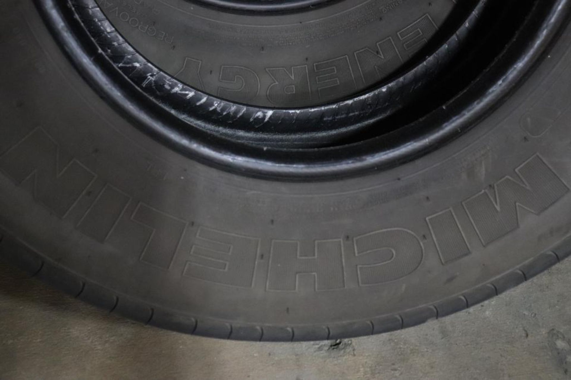 Michelin XZA2 Energy line haul tire - Image 5 of 6