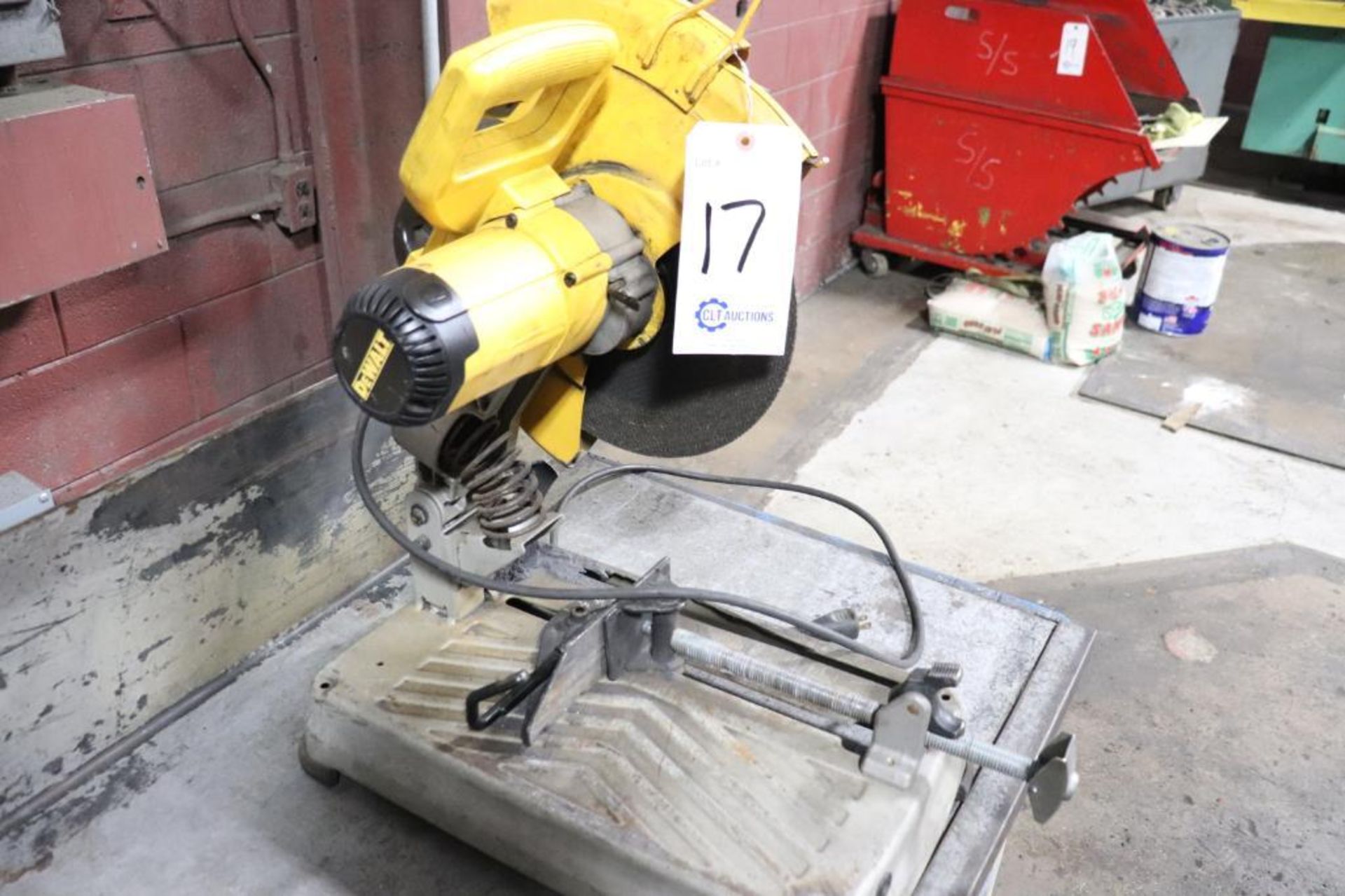 DeWalt abrasive cut-off saw with stand - Image 4 of 5