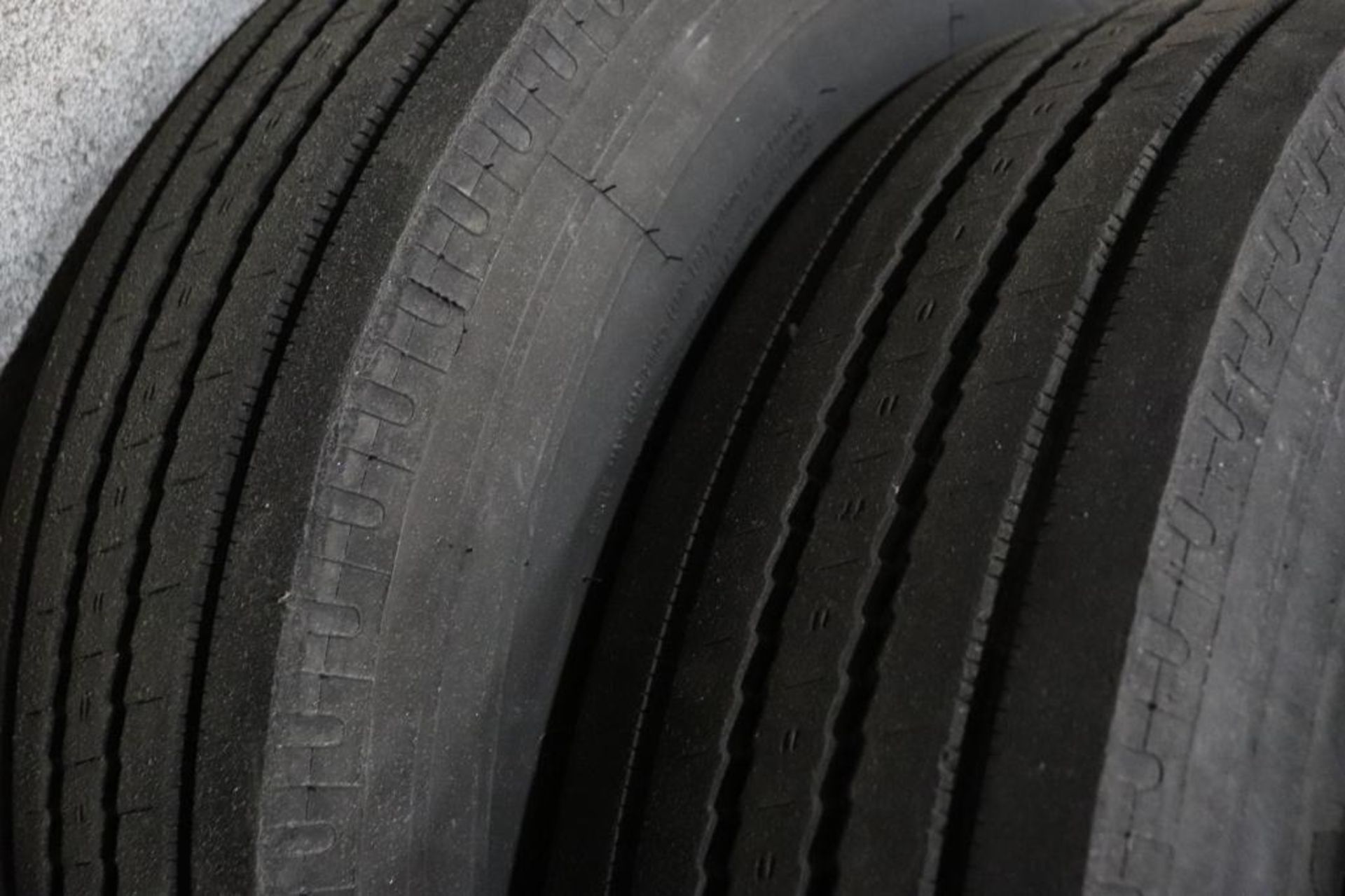 Samson GL283A truck tire - Image 4 of 6