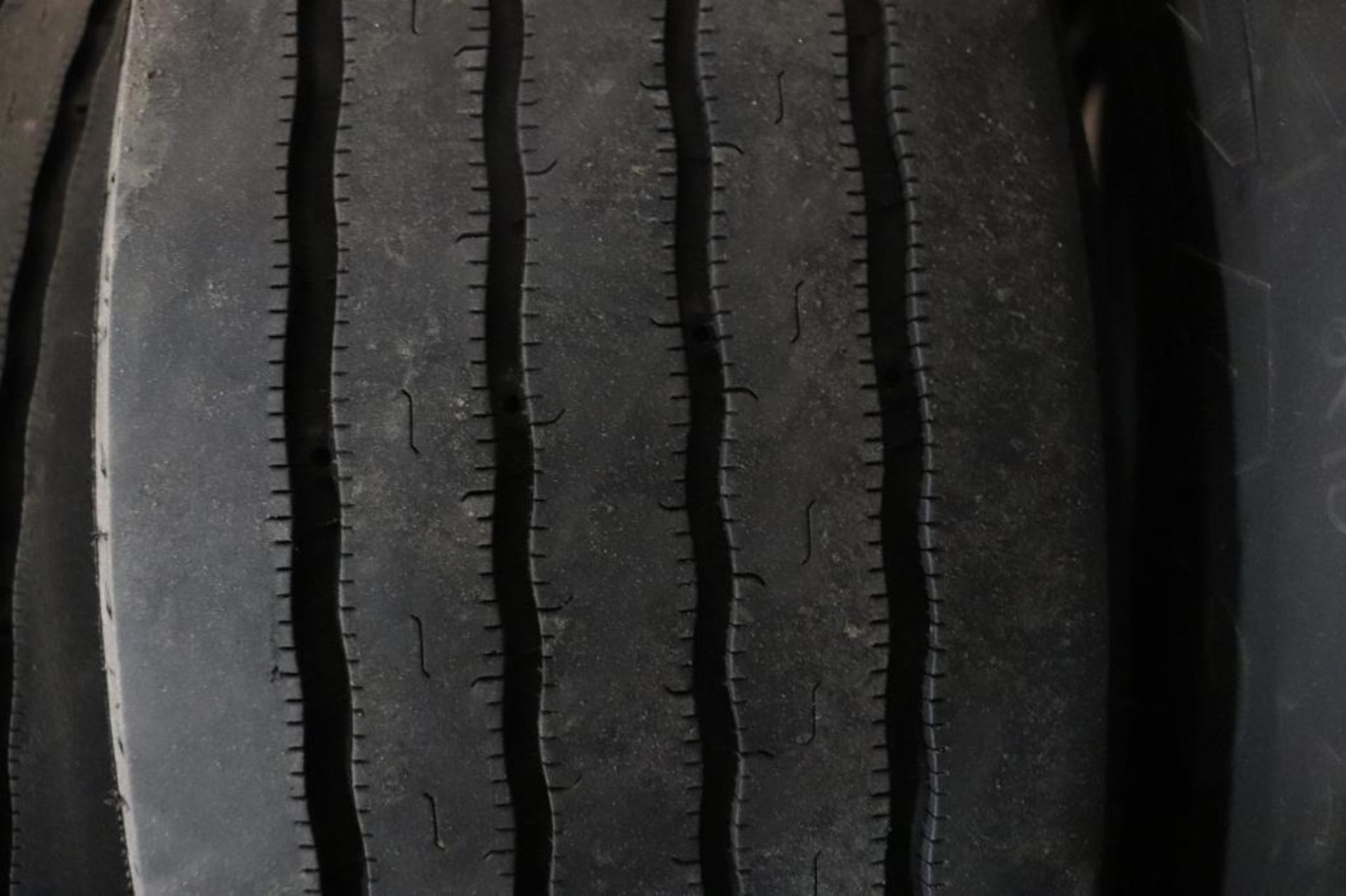 Michelin XZA2 Energy line haul tire - Image 4 of 7