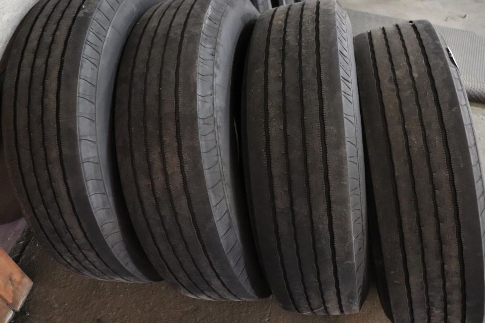 Michelin XZA2 Energy line haul tire - Image 2 of 7