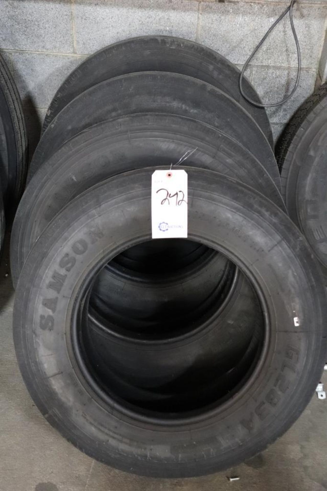 Samson GL283A truck tire