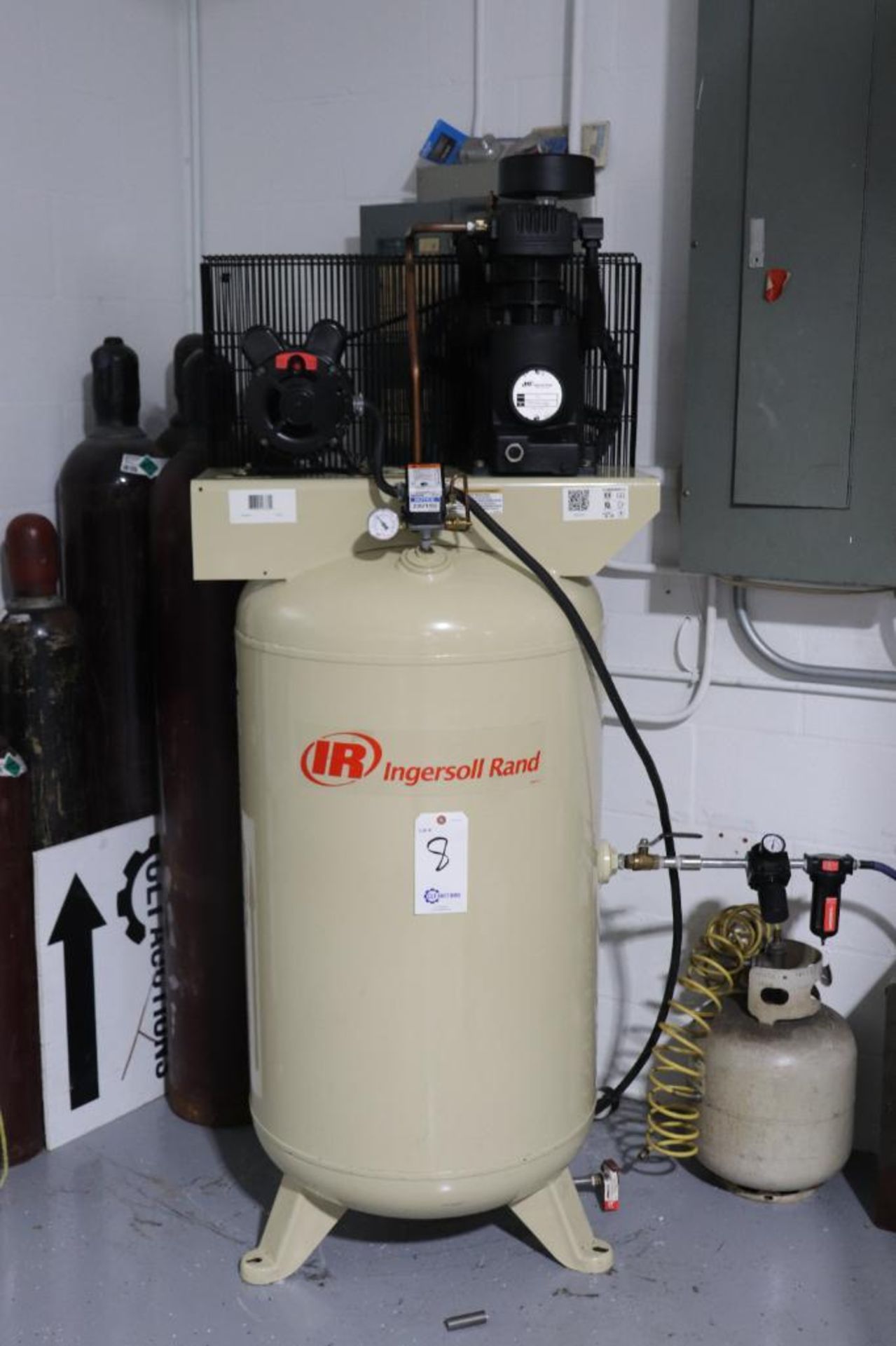 Ingersoll Rand CBV 320949 1ph vertical air compressor - Image 2 of 6