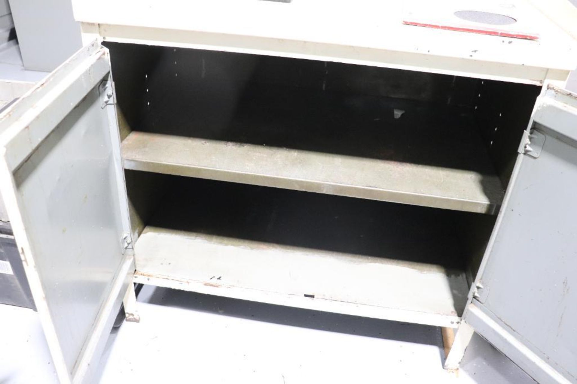 Steel tray top cabinet - Image 3 of 3