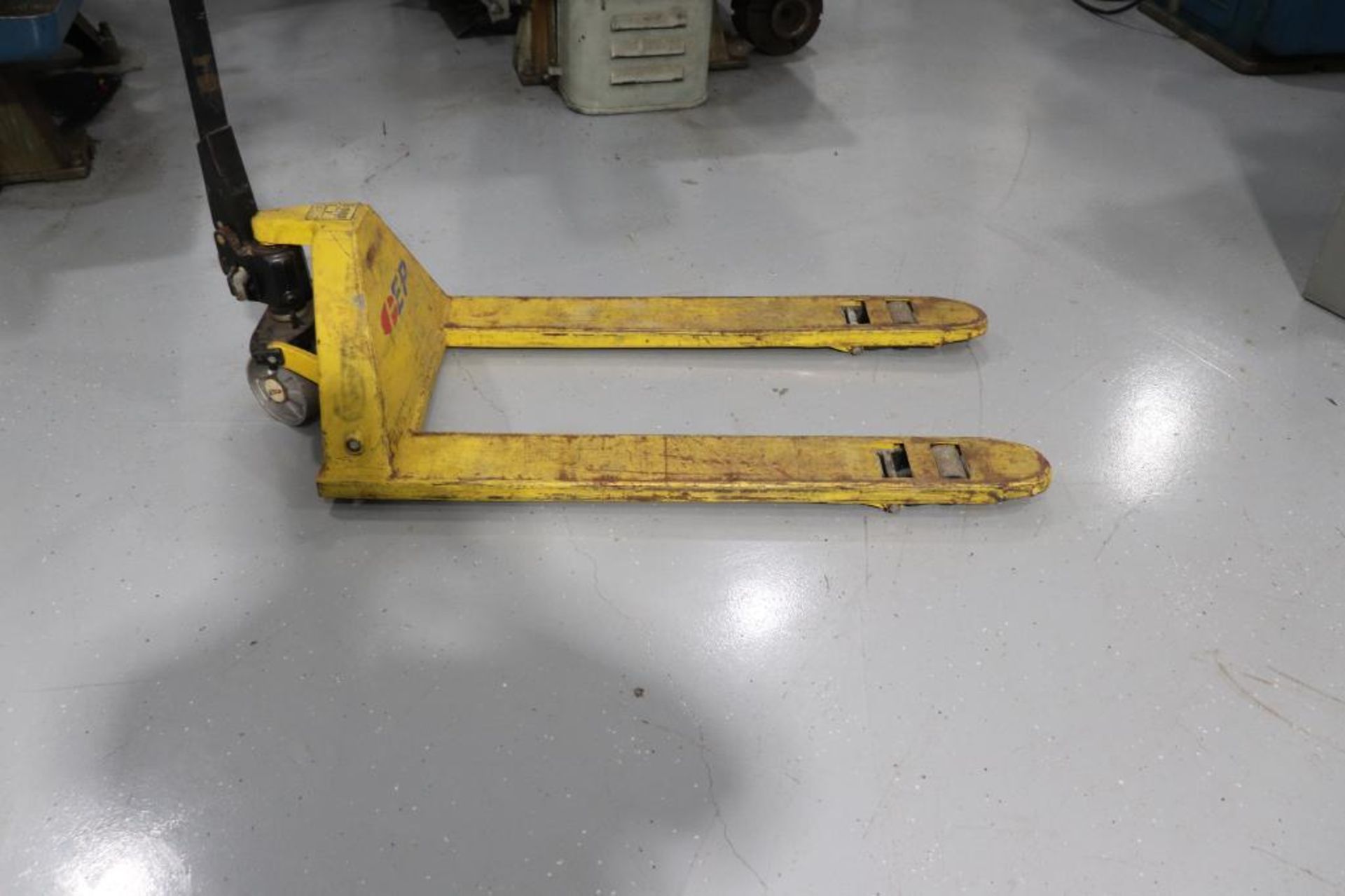 5500 lbs. pallet jack - Image 2 of 4