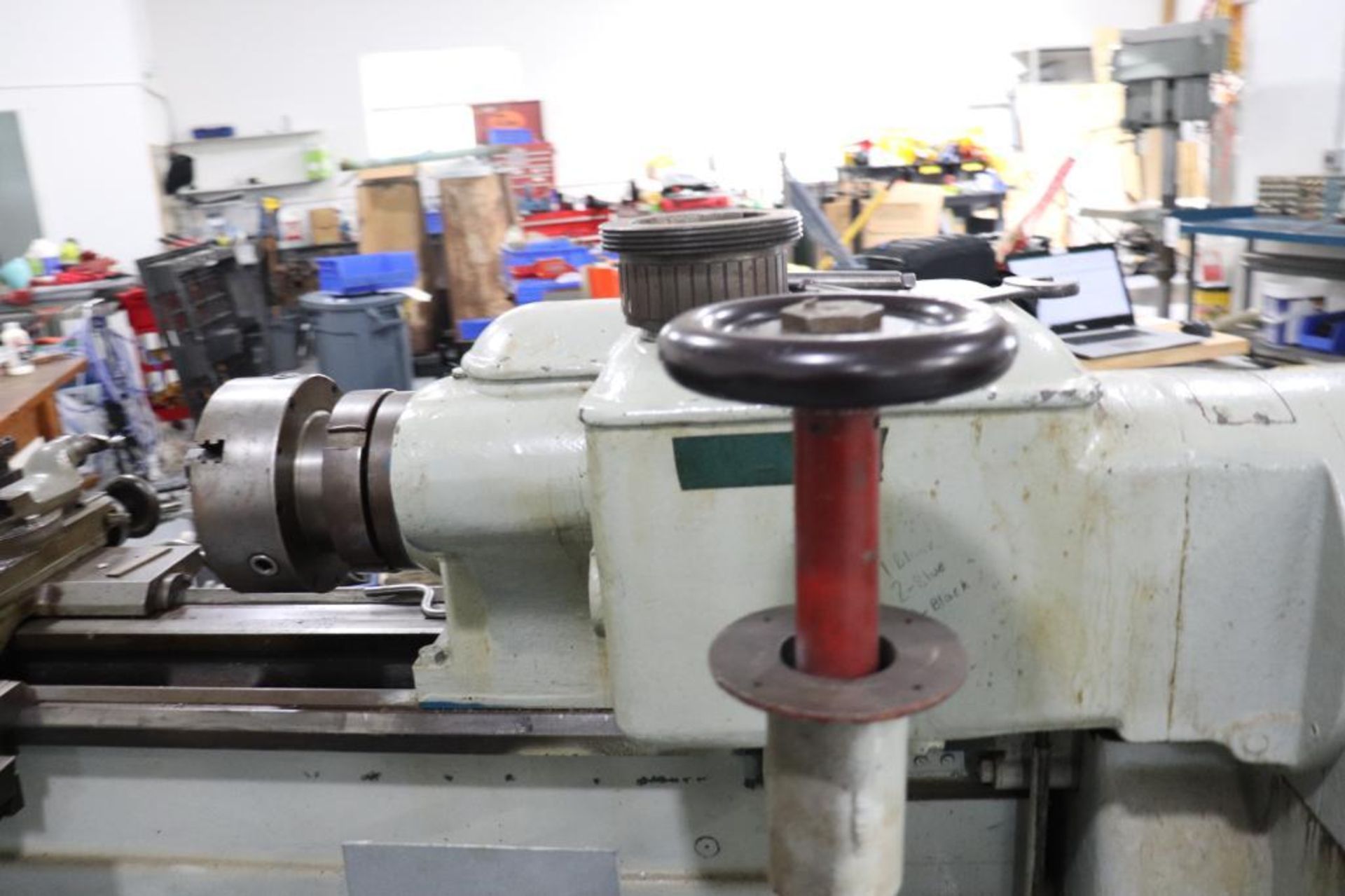 Hendy 14" x 30" geared head tool room lathe - Image 17 of 20