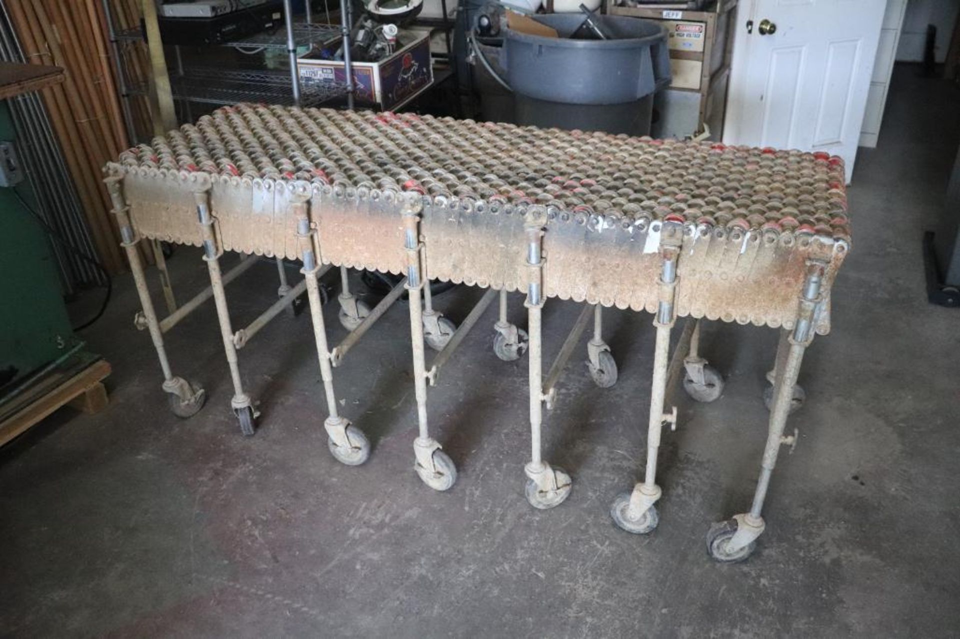 Portable expandable conveyor