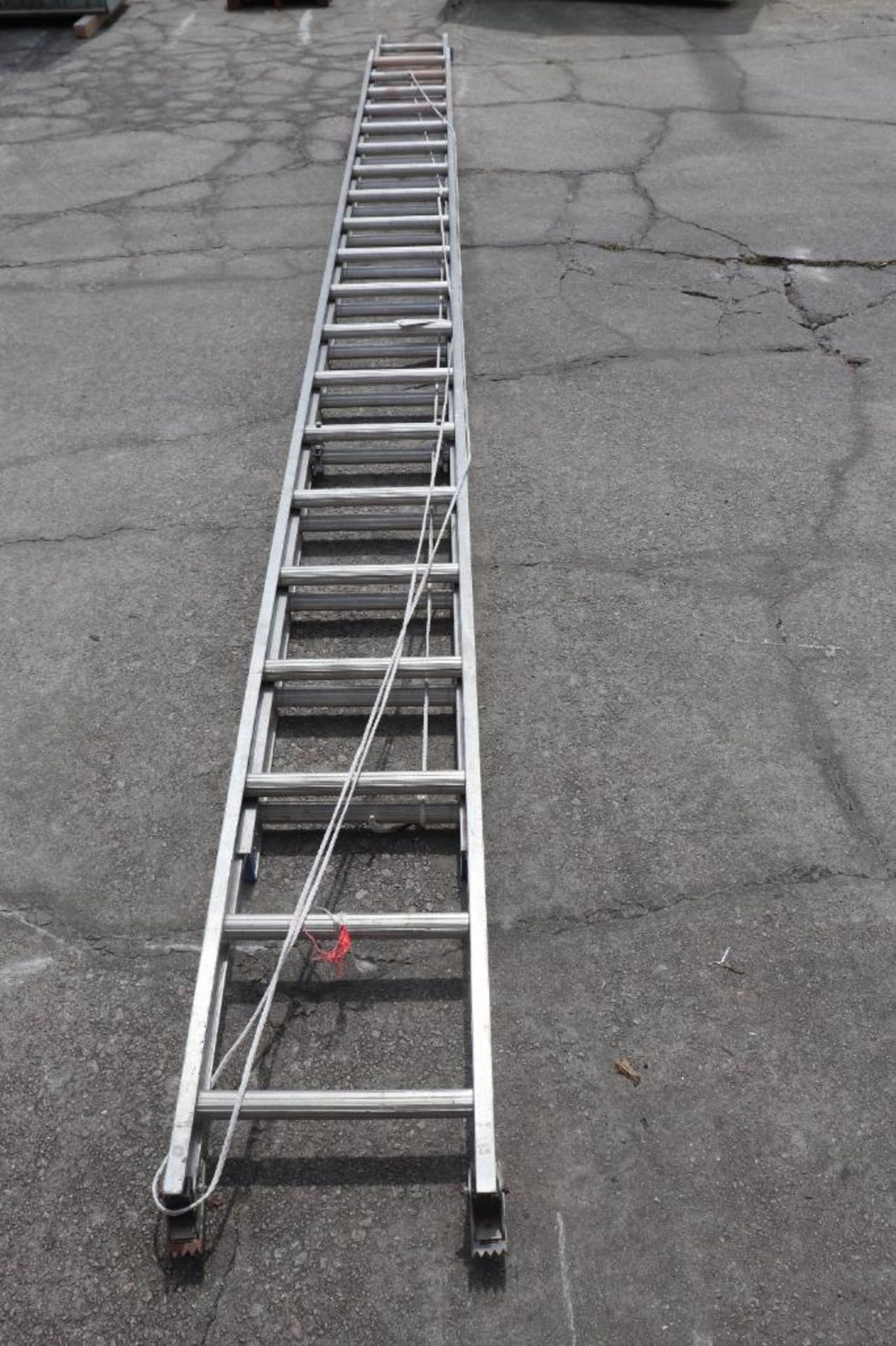 40' Aluminum extension ladder