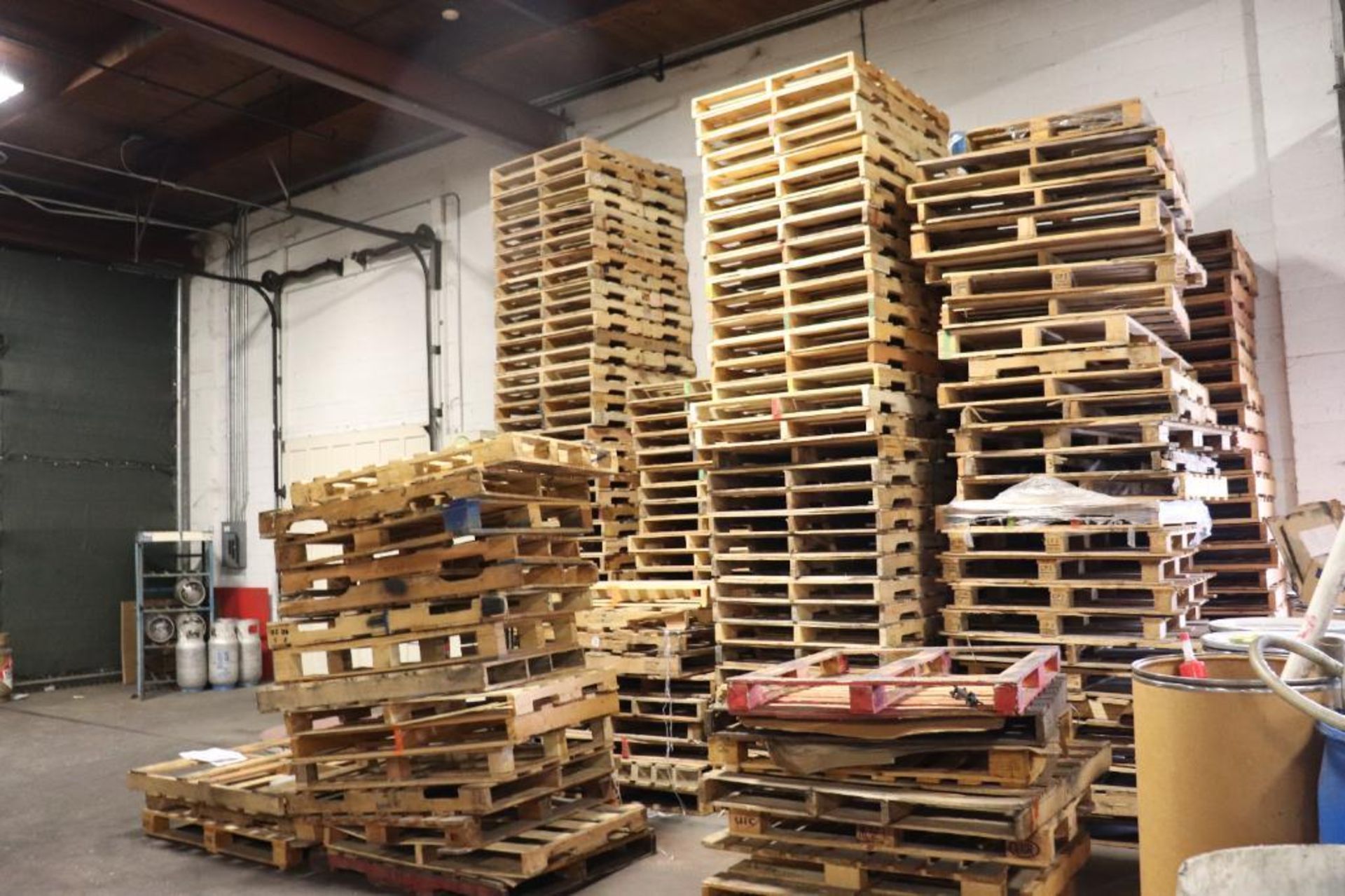 Wood pallets - Image 4 of 6