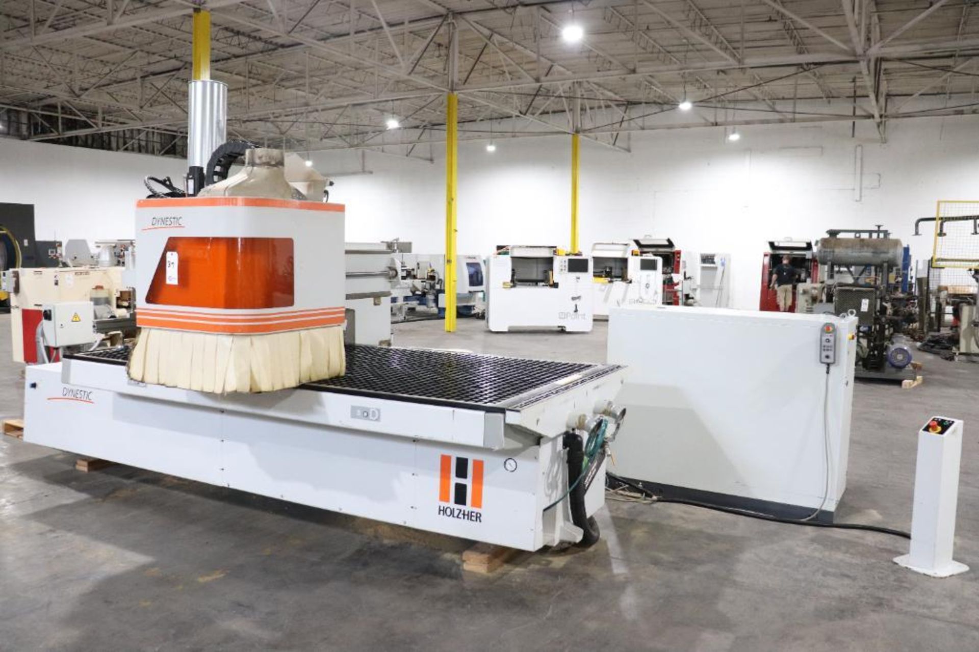 Holtz-Her Dynastic 7516 CNC Machining Center w/ ATC 2011