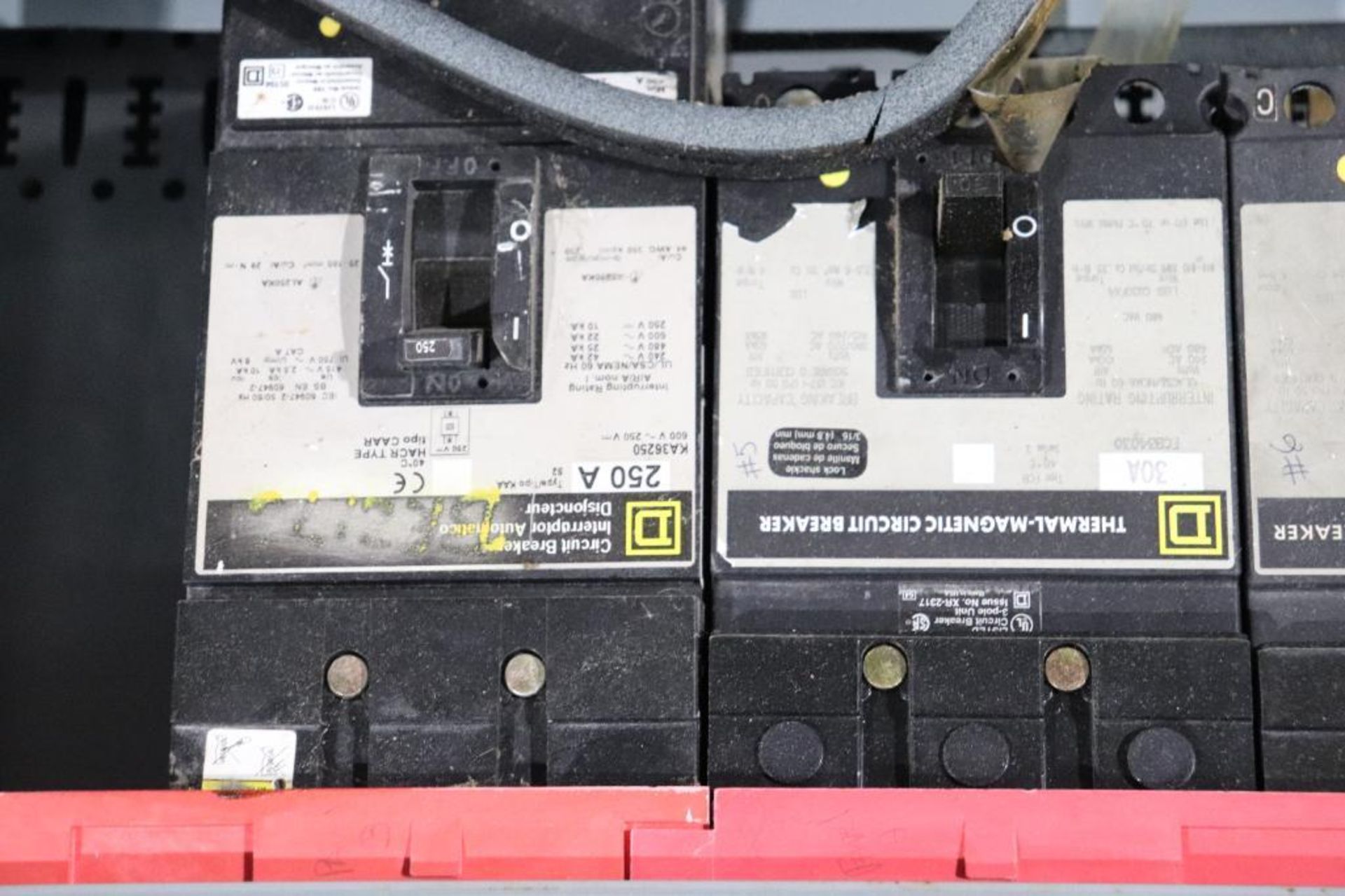 Square D 400 amp 480V panel w/ breakers - Image 9 of 13