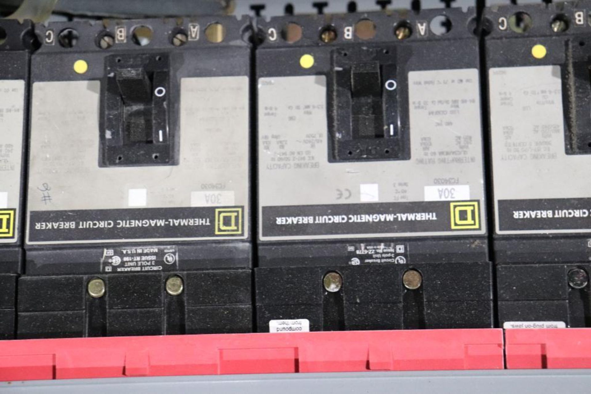 Square D 400 amp 480V panel w/ breakers - Image 10 of 13