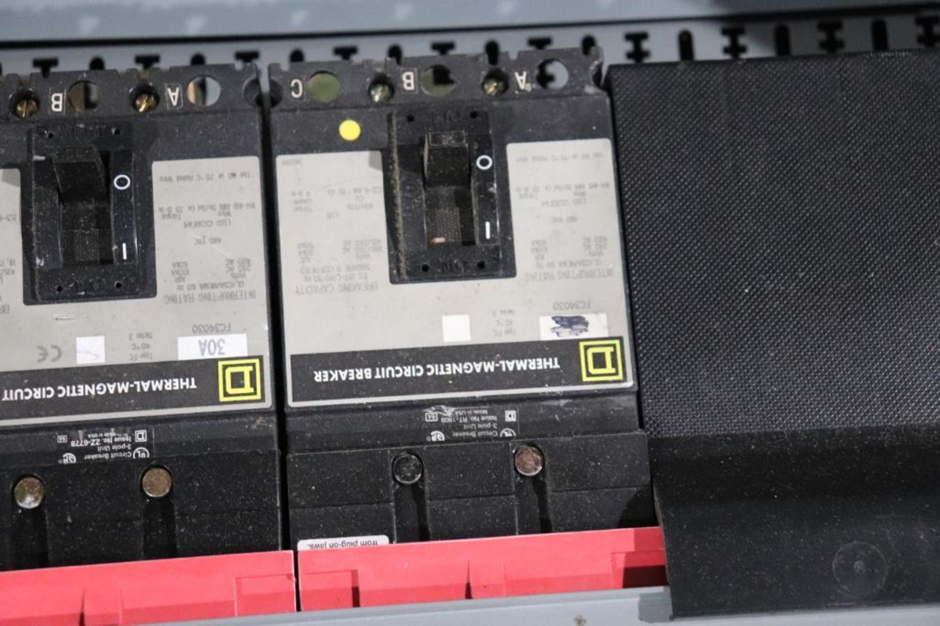 Square D 400 amp 480V panel w/ breakers - Image 11 of 13