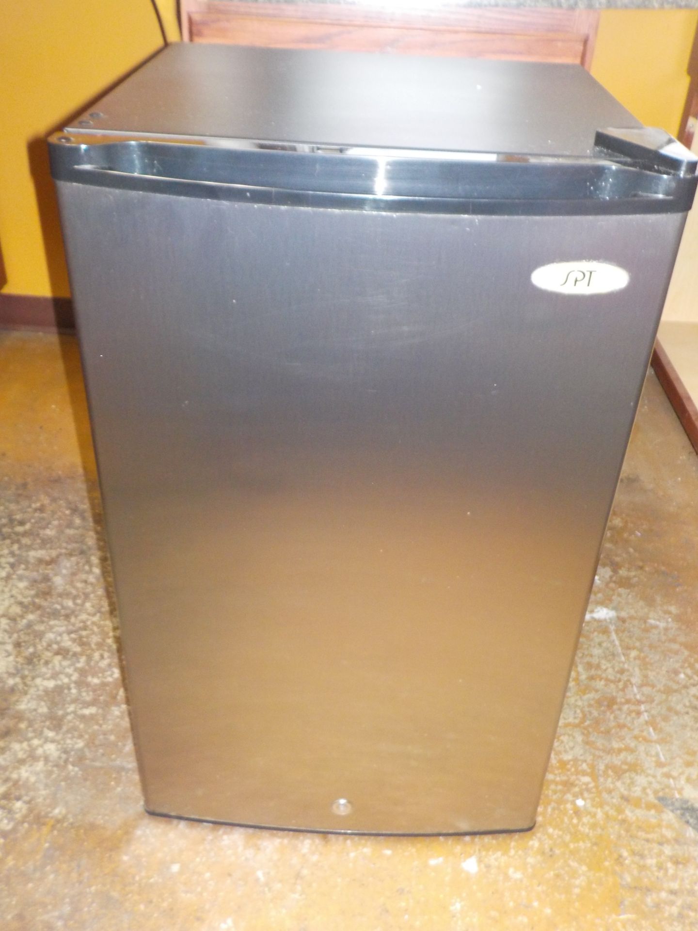 Mini Freezer, 3 Cu. Ft/ SPT Model UF-311S