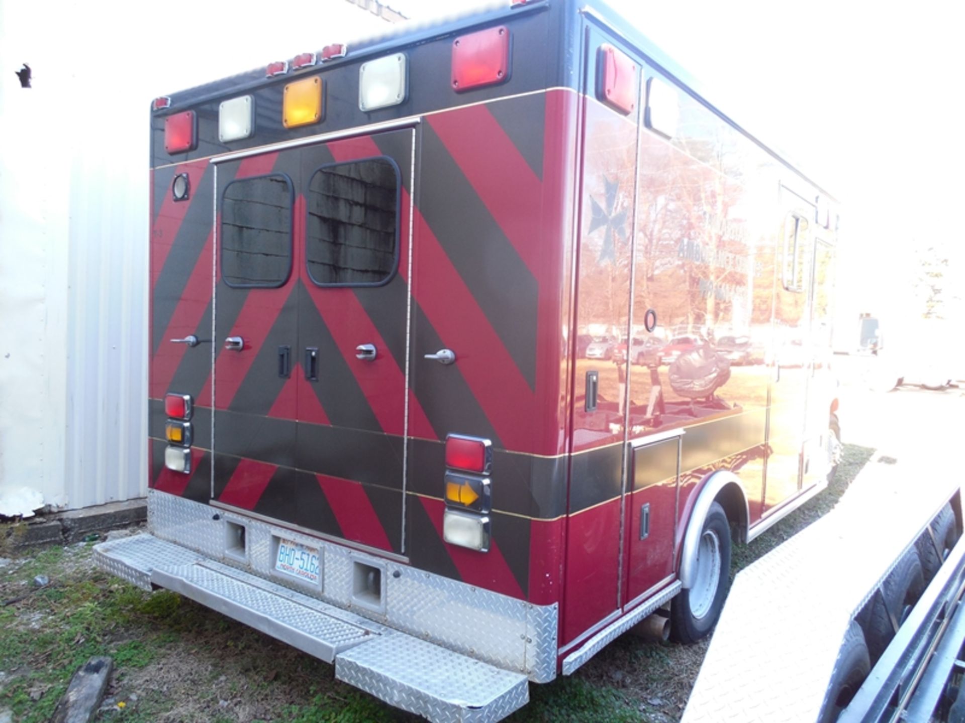 2006 FORD E450Ambulance, diesel, (not running) busted flywheel VIN 1FDXE45PX6DB12864 - Image 3 of 4