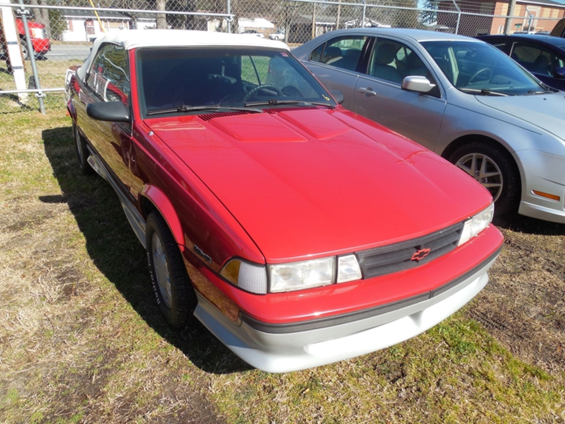 1989 CHEVROLET Cavalier Z24 convertible - 81,992 miles showing rear window in convertible bad - - Image 2 of 5