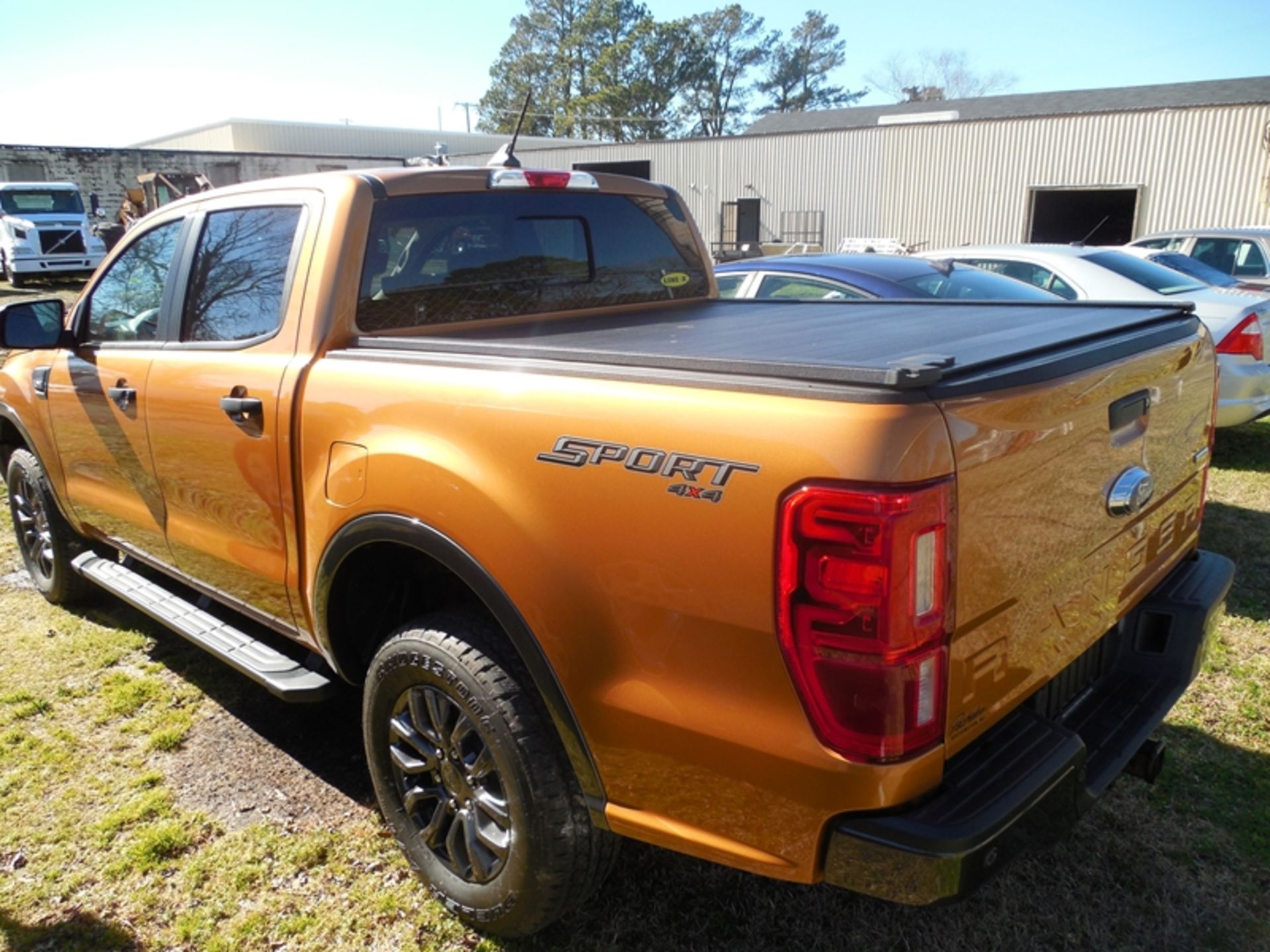 2019 FORD Ranger XLT pickup - crew cab, 4WD, bed cover, 12,230 miles - Image 4 of 6