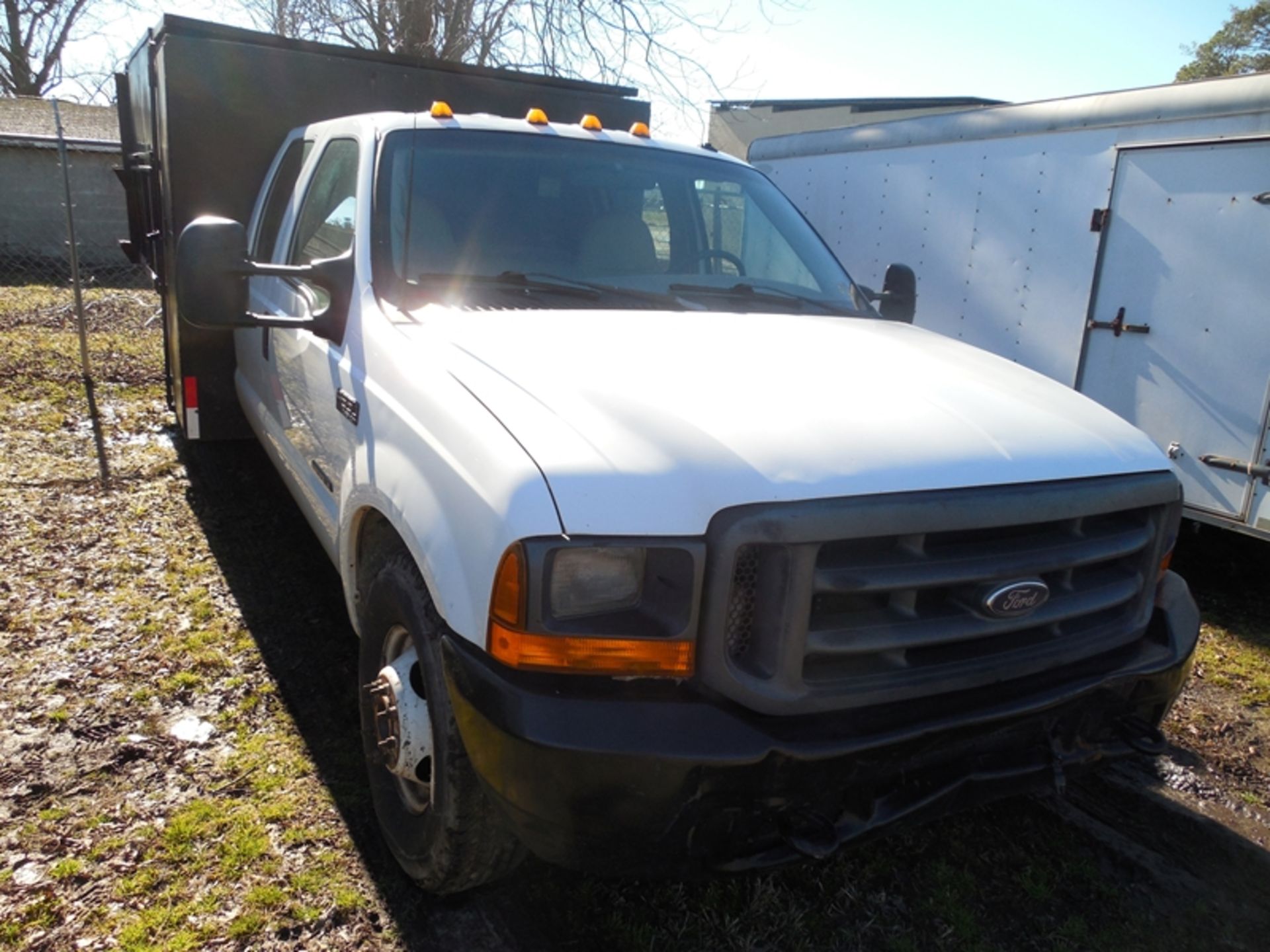 2001  FORD F350 crew cab, flatbed, dump, diesel, 5 SP - 163,157 miles VIN #1FDWW36F31EA32575 - Image 2 of 5