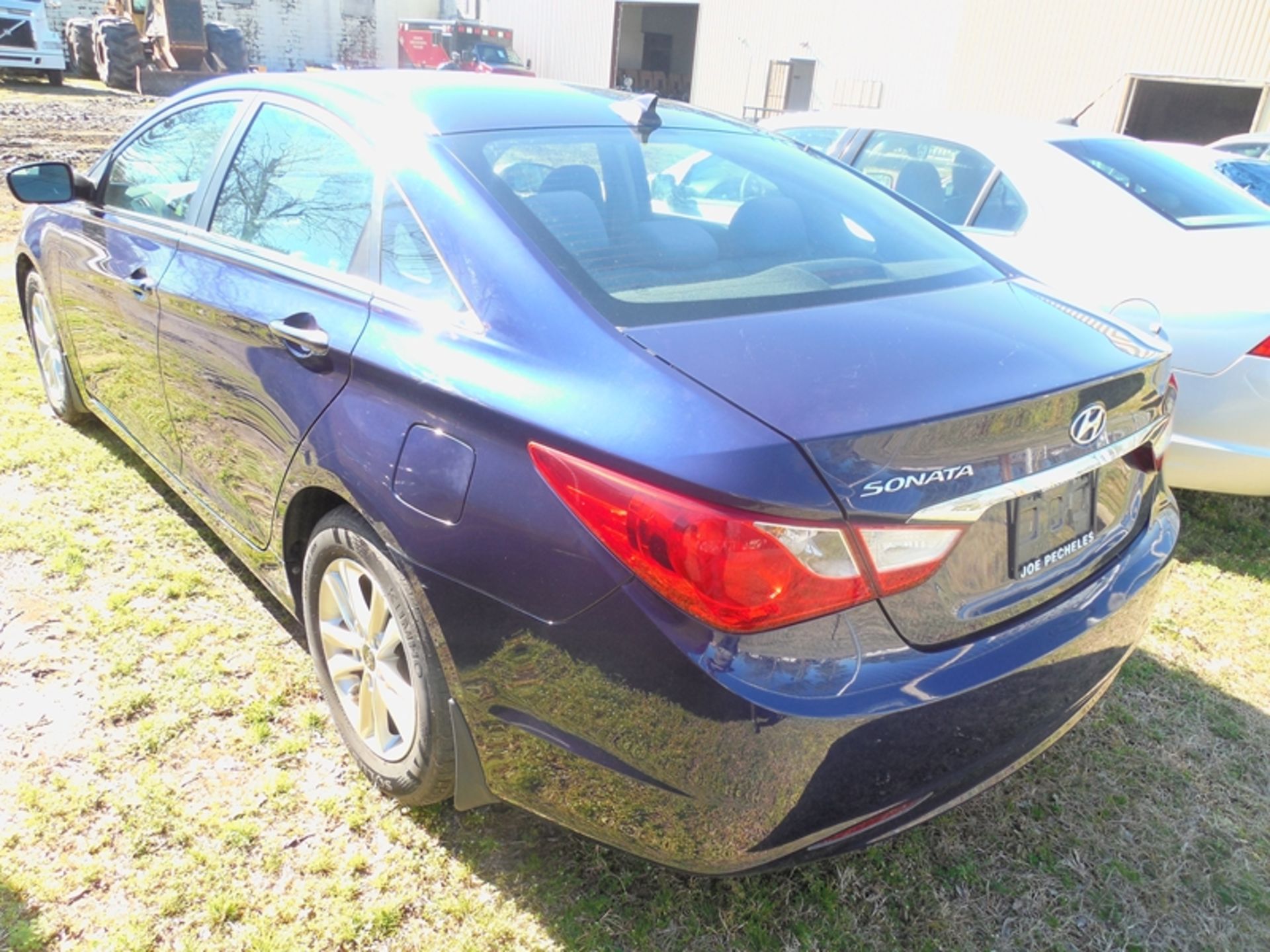 2012 HYUNDAI Sonata 4-door sedan - 73,063 miles VIN #5NPEB4AC7CH494056 - Image 4 of 5