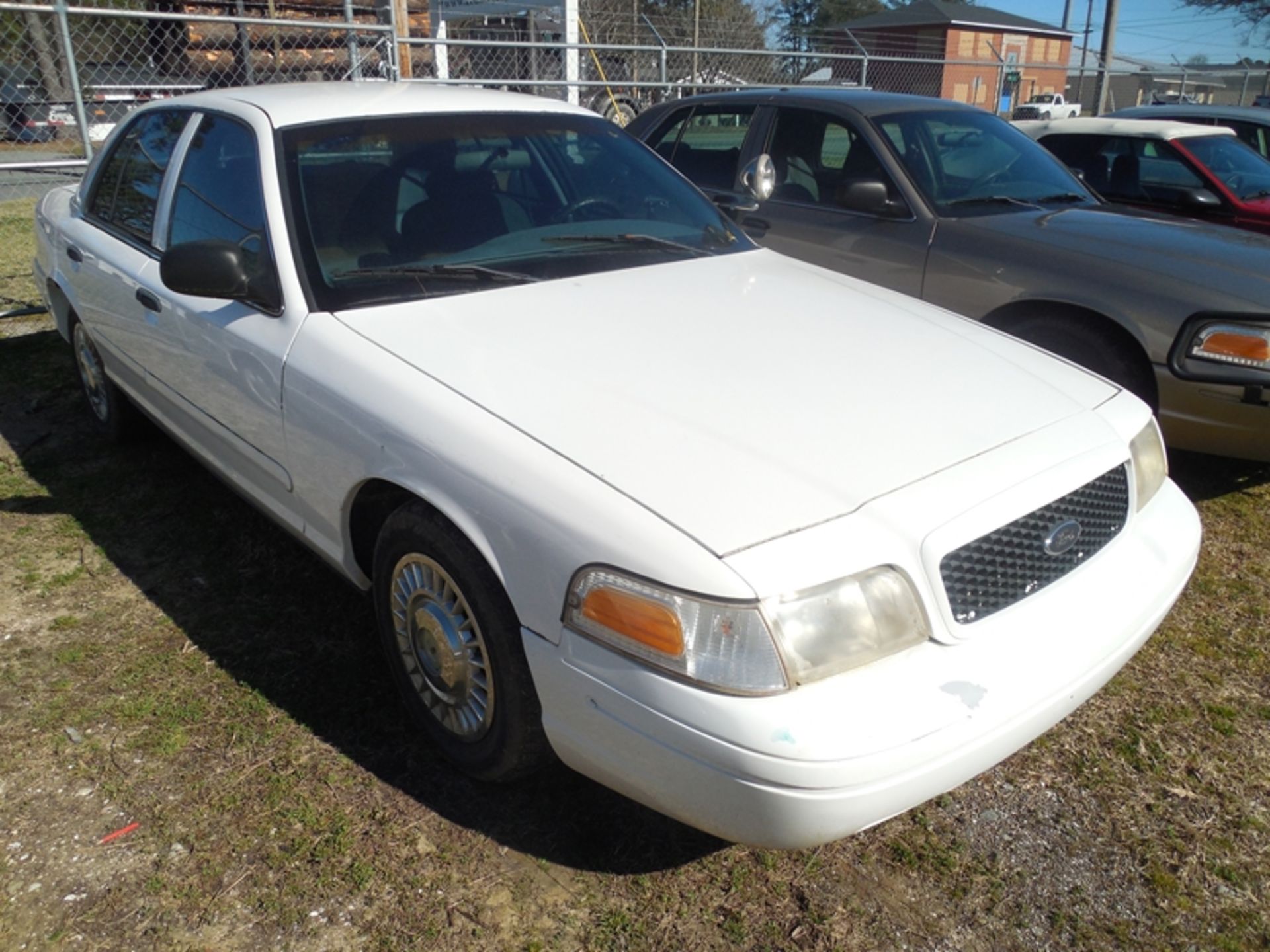 2001 FORD Crown Victoria - 238,181 miles -  #2FAFP71W91X128988 - Image 2 of 5