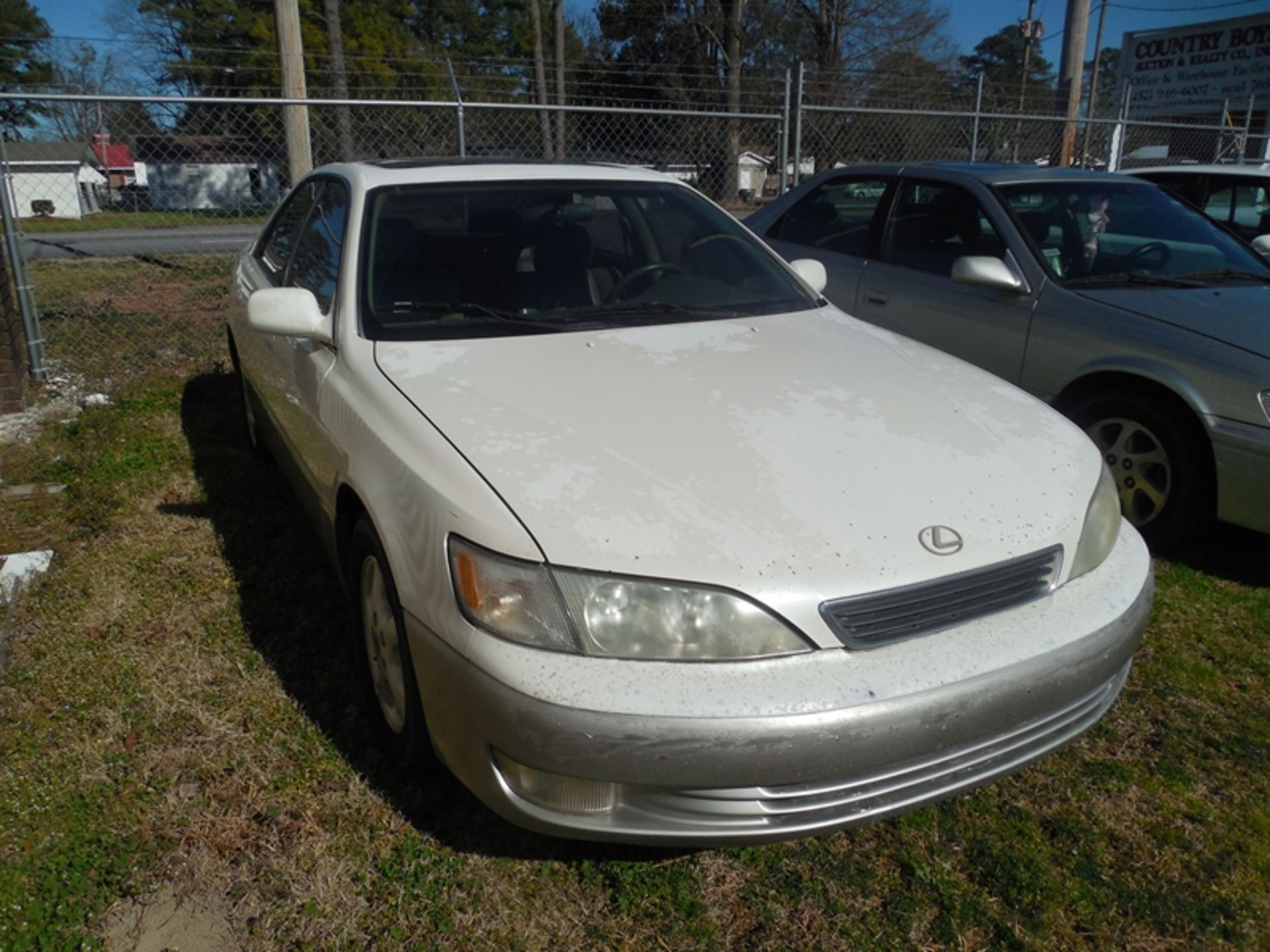 1997 LEXUS ES 300 - 184,848 miles - #JT8BF22G7V5013317 paint clear coat is bad in places - Image 2 of 5