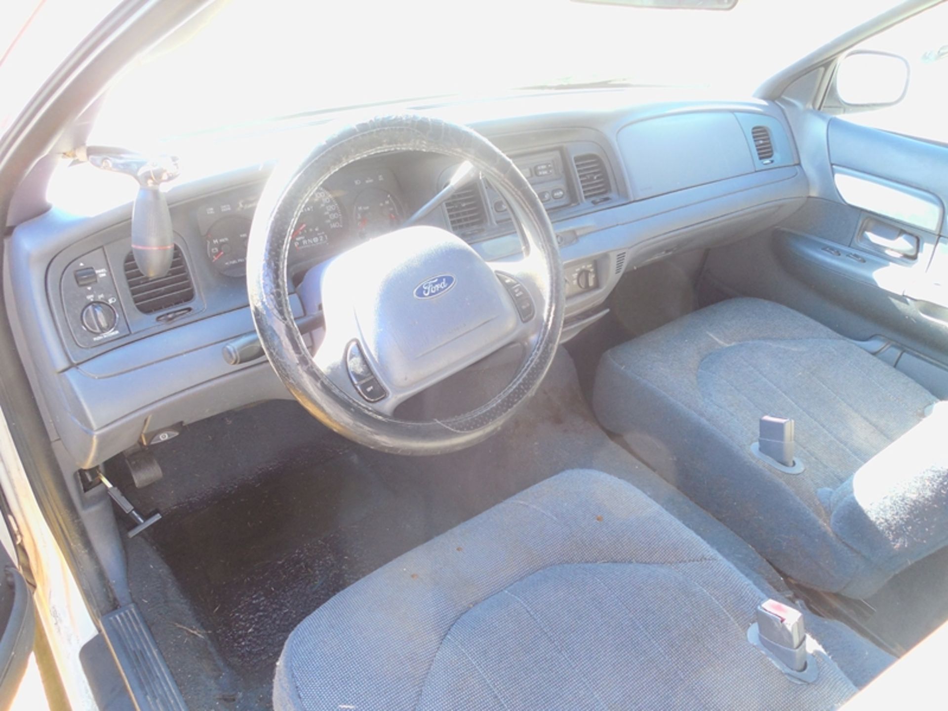 2001 FORD Crown Victoria - 238,181 miles -  #2FAFP71W91X128988 - Image 5 of 5