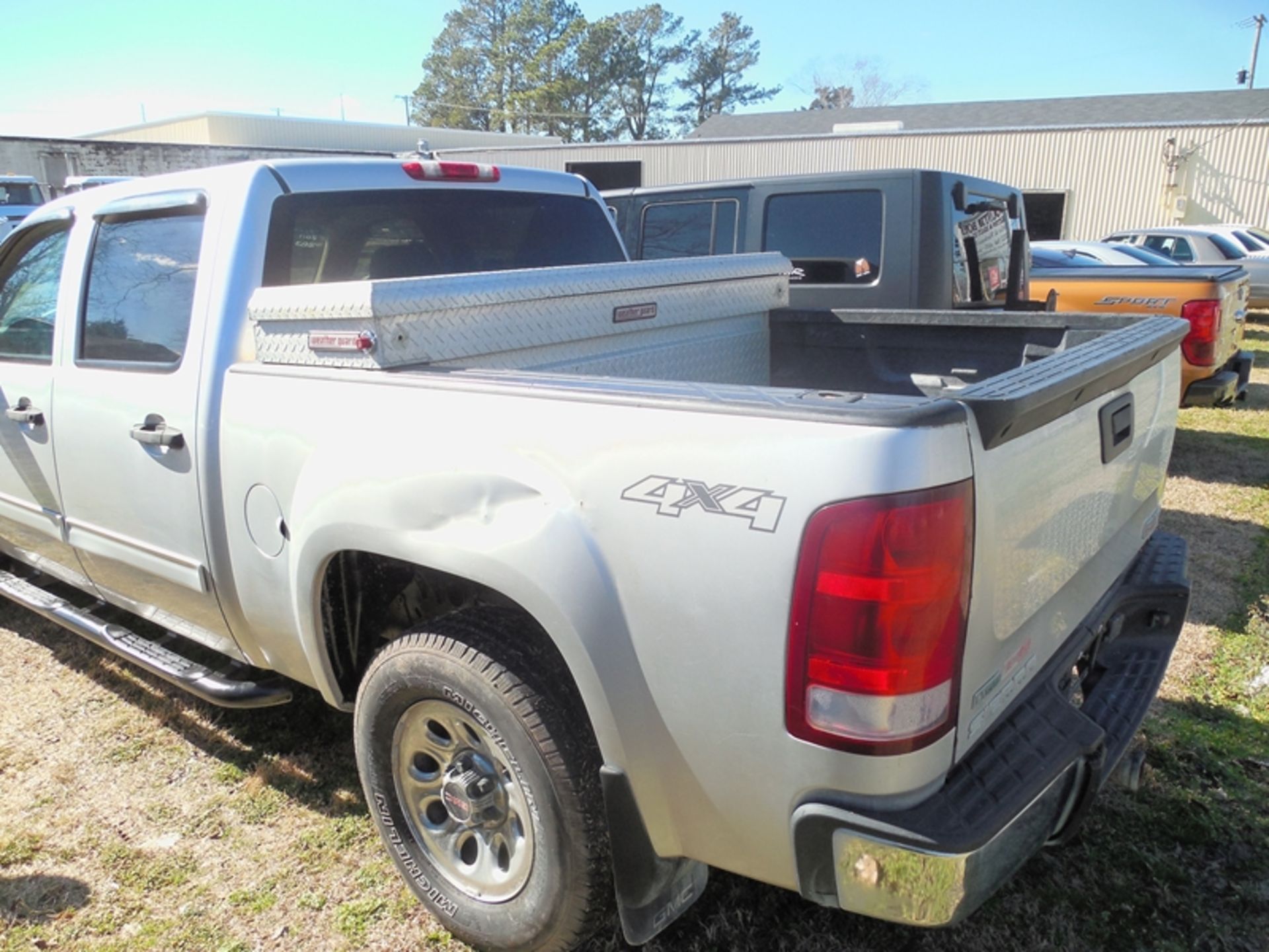 2011 GMC Sierra pickup - crew cab, 4WD, 283,384 miles VIN #3GTP2UEA6BG147553 - Image 4 of 5