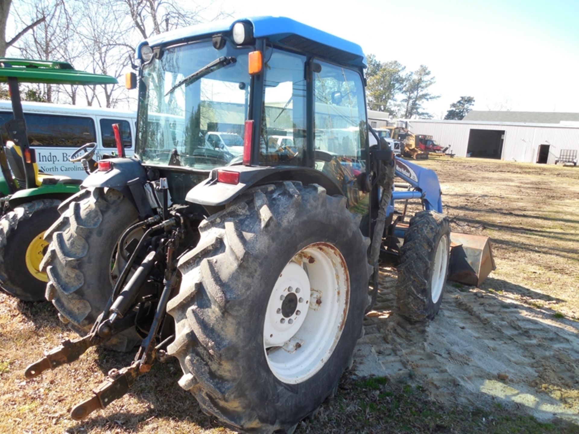 NEW HOLLAND TN75DA 4WD utility tractor, cab, frontend loader - 2320 hrs - Image 3 of 5