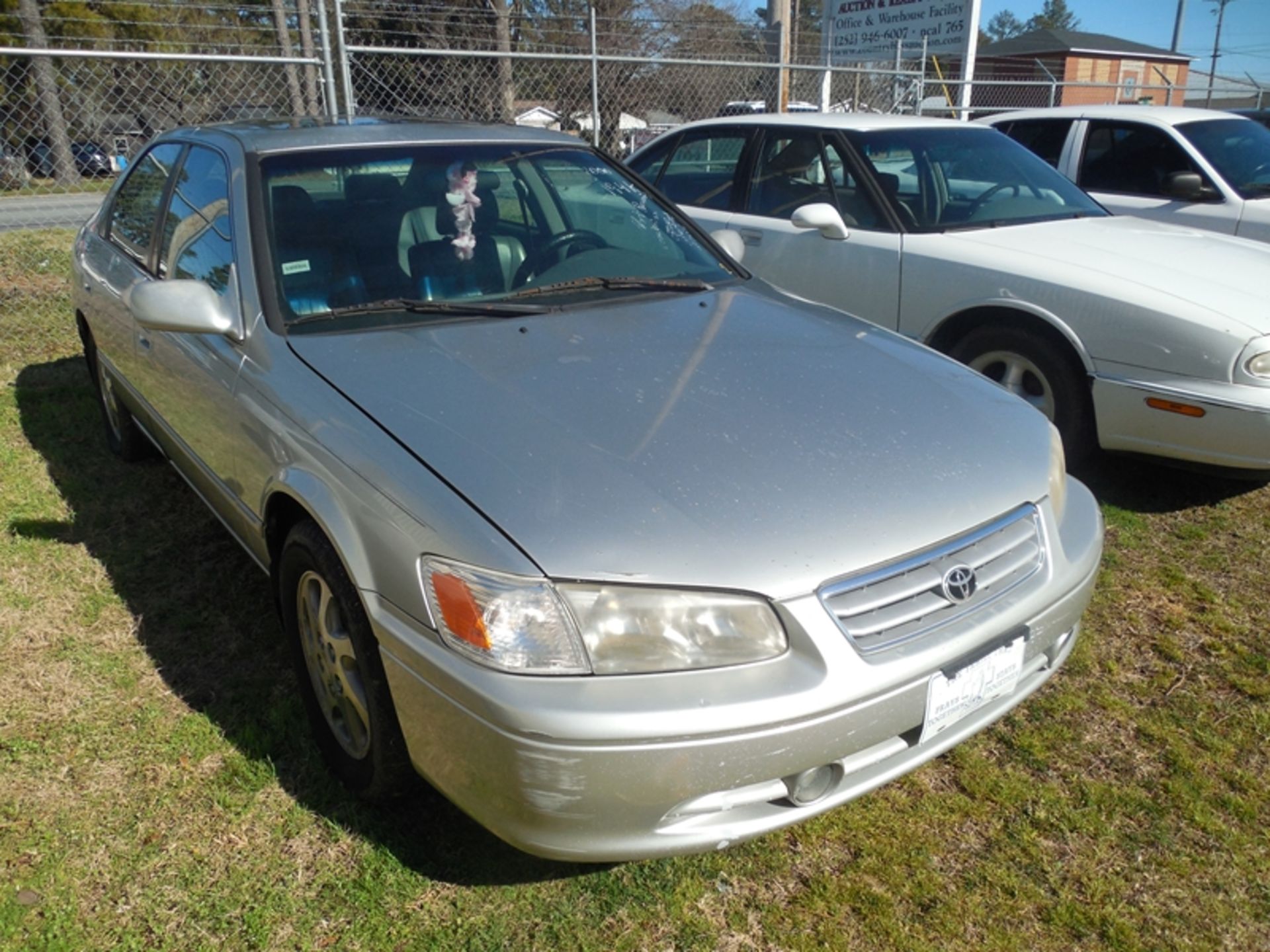 2000 TOYOTA Camry - 194,036 miles - #JT2BG28K7Y0400051 - Image 2 of 5