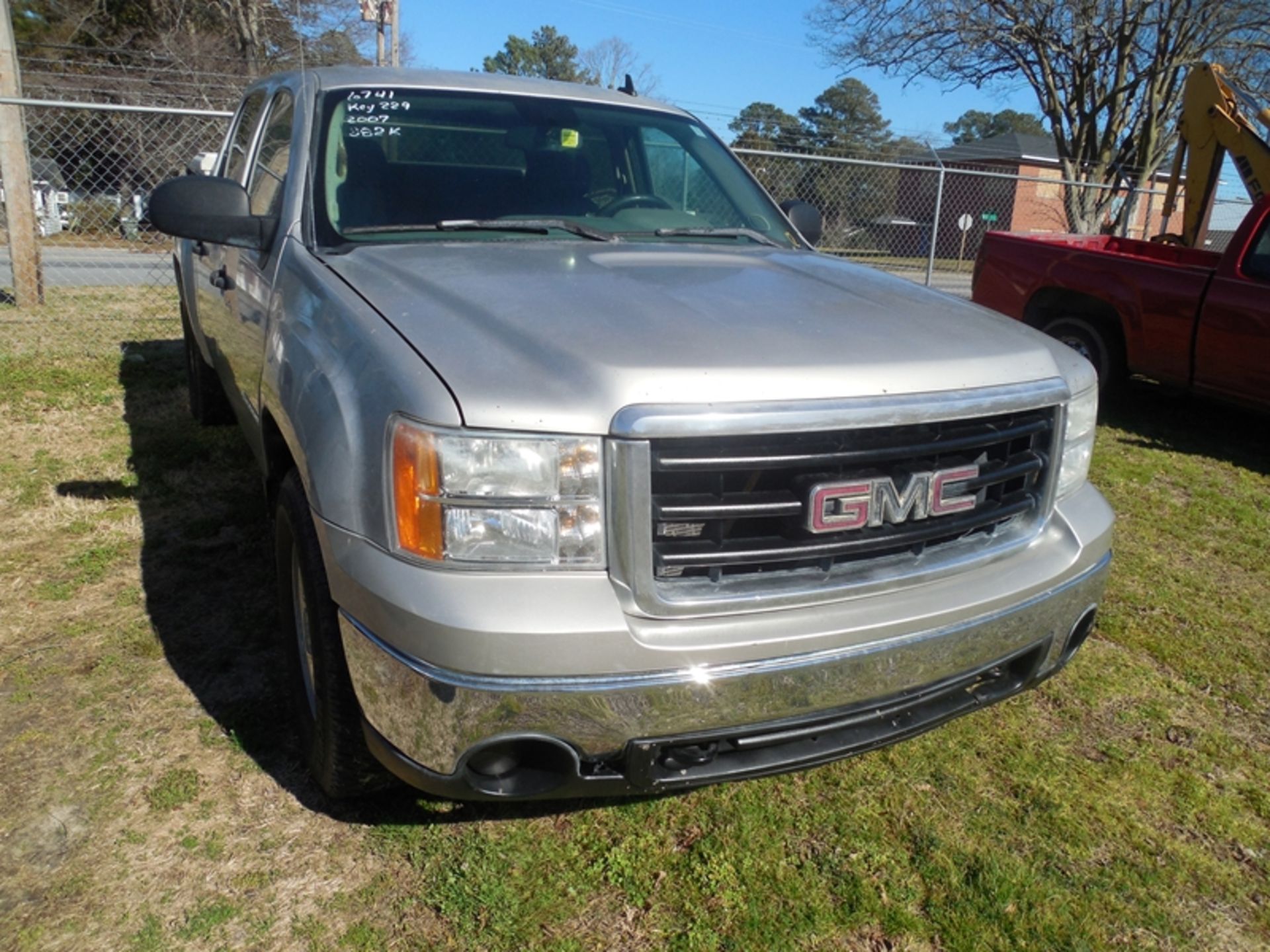 2007 GMC Sierra pickup - crew cab, 4WD - 382,301 miles VIN #2GTEK13C371579253 - Image 2 of 5