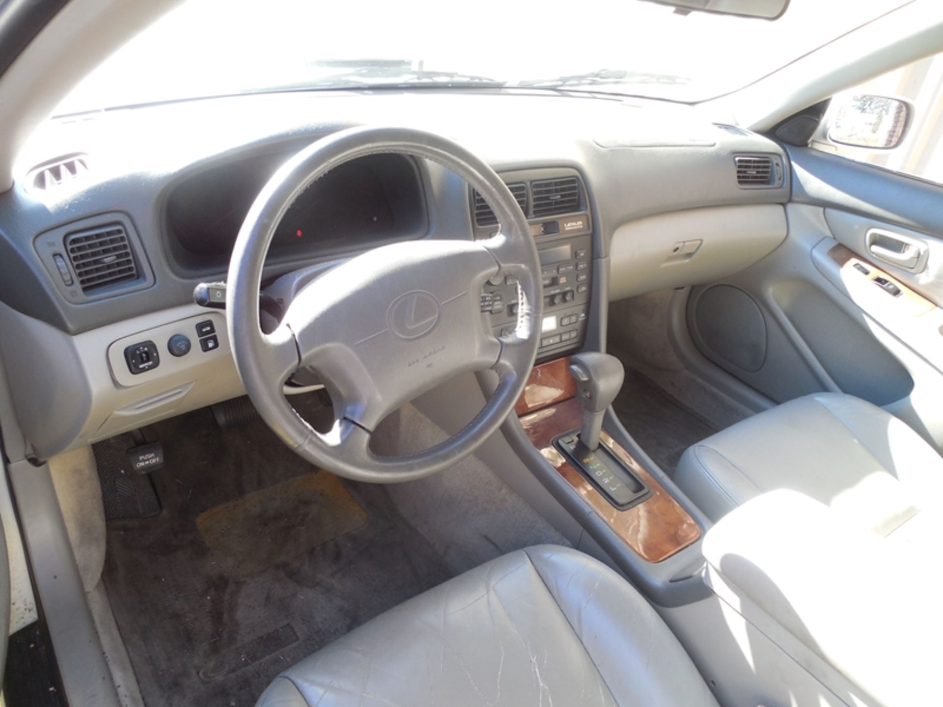 1997 LEXUS ES 300 - 184,848 miles - #JT8BF22G7V5013317 paint clear coat is bad in places - Image 5 of 5