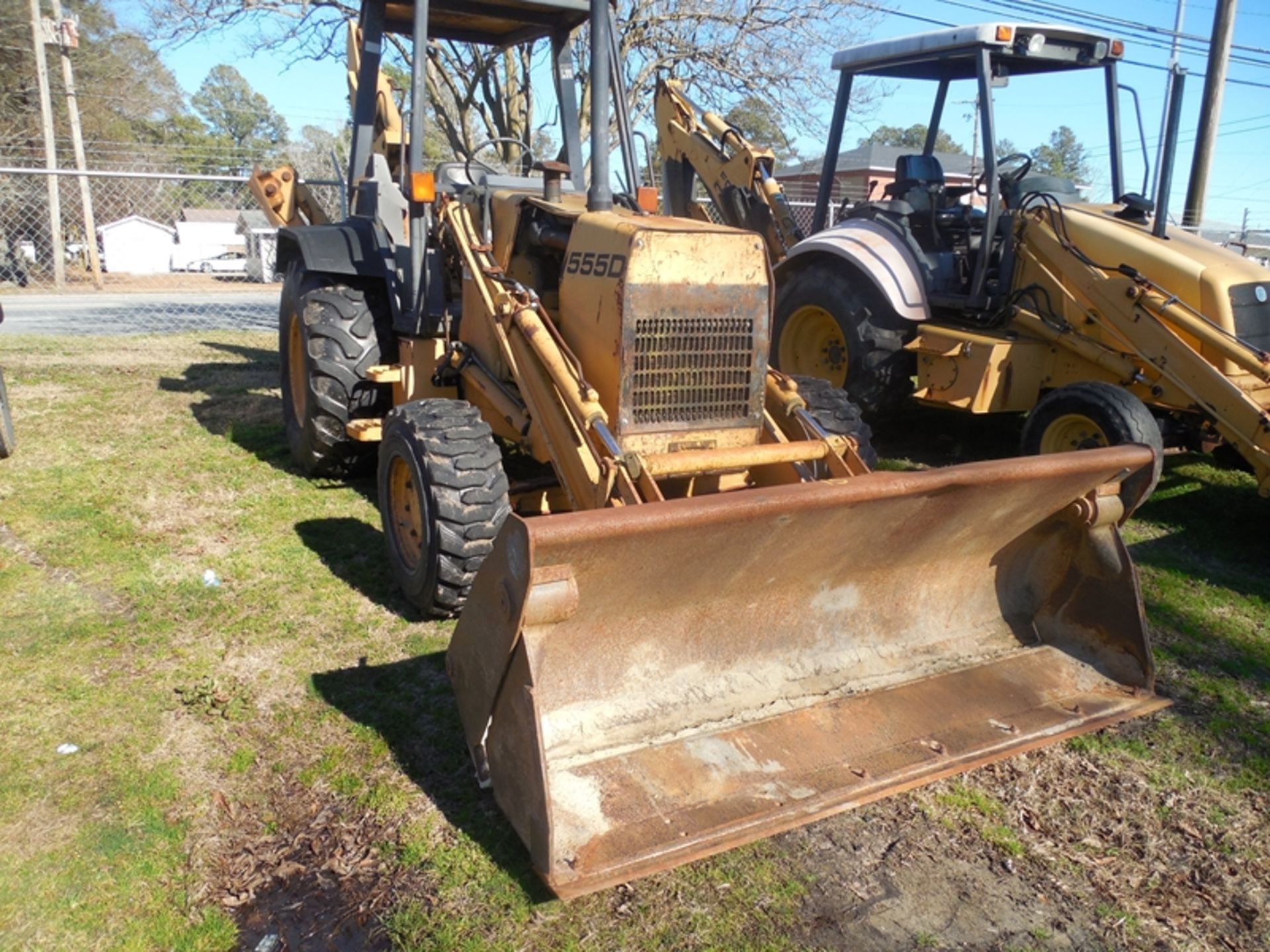 FORD 555D 4WD backhoe/loader, 4n1 bucket - 5,313 hrs missing hood side panels - Image 2 of 5