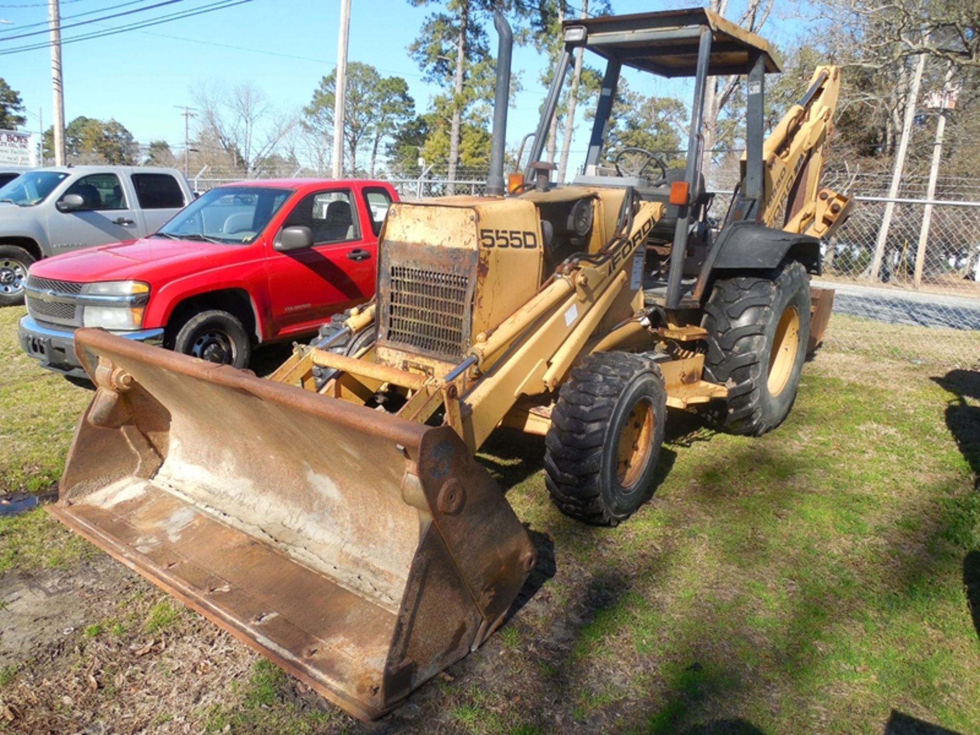 FORD 555D 4WD backhoe/loader, 4n1 bucket - 5,313 hrs missing hood side panels