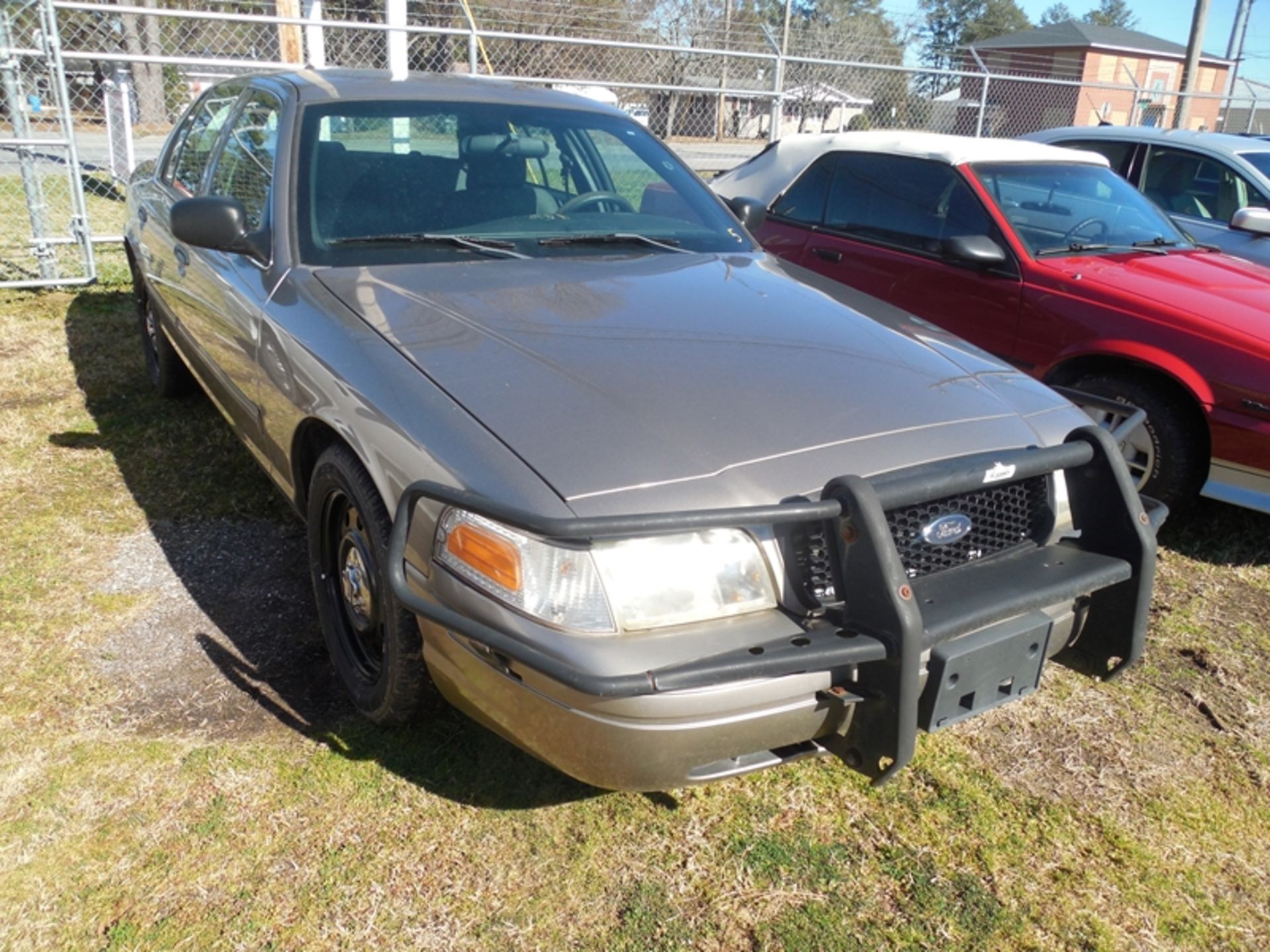 2010 FORD Crown Victoria - VIN #2FABP7BV4AX118261 mileage unknown drivers window broken - Image 2 of 5