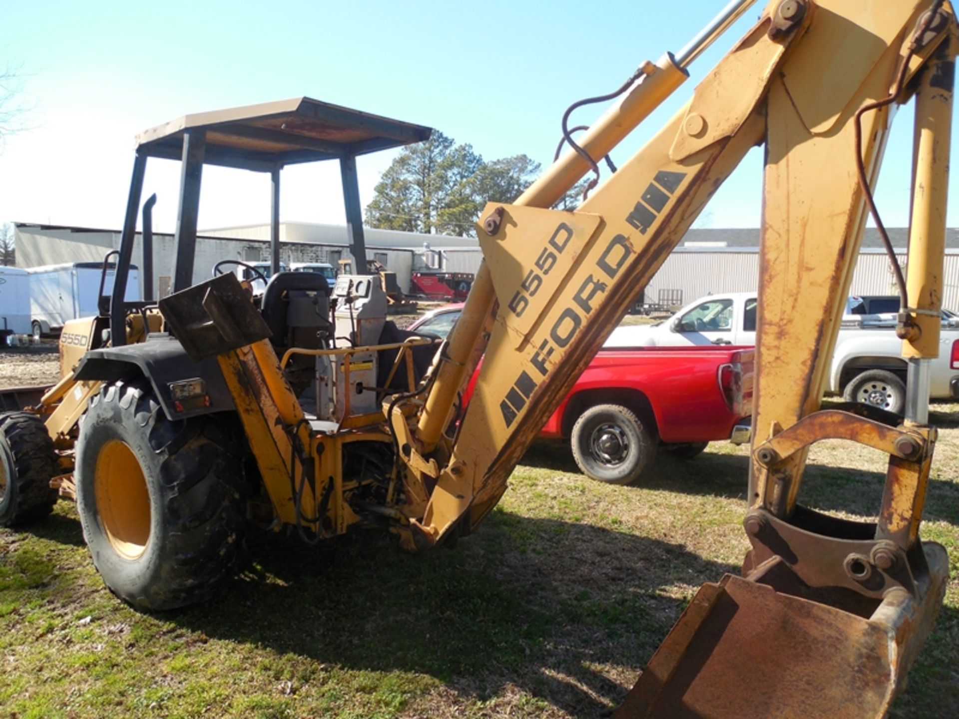 FORD 555D 4WD backhoe/loader, 4n1 bucket - 5,313 hrs missing hood side panels - Image 4 of 5