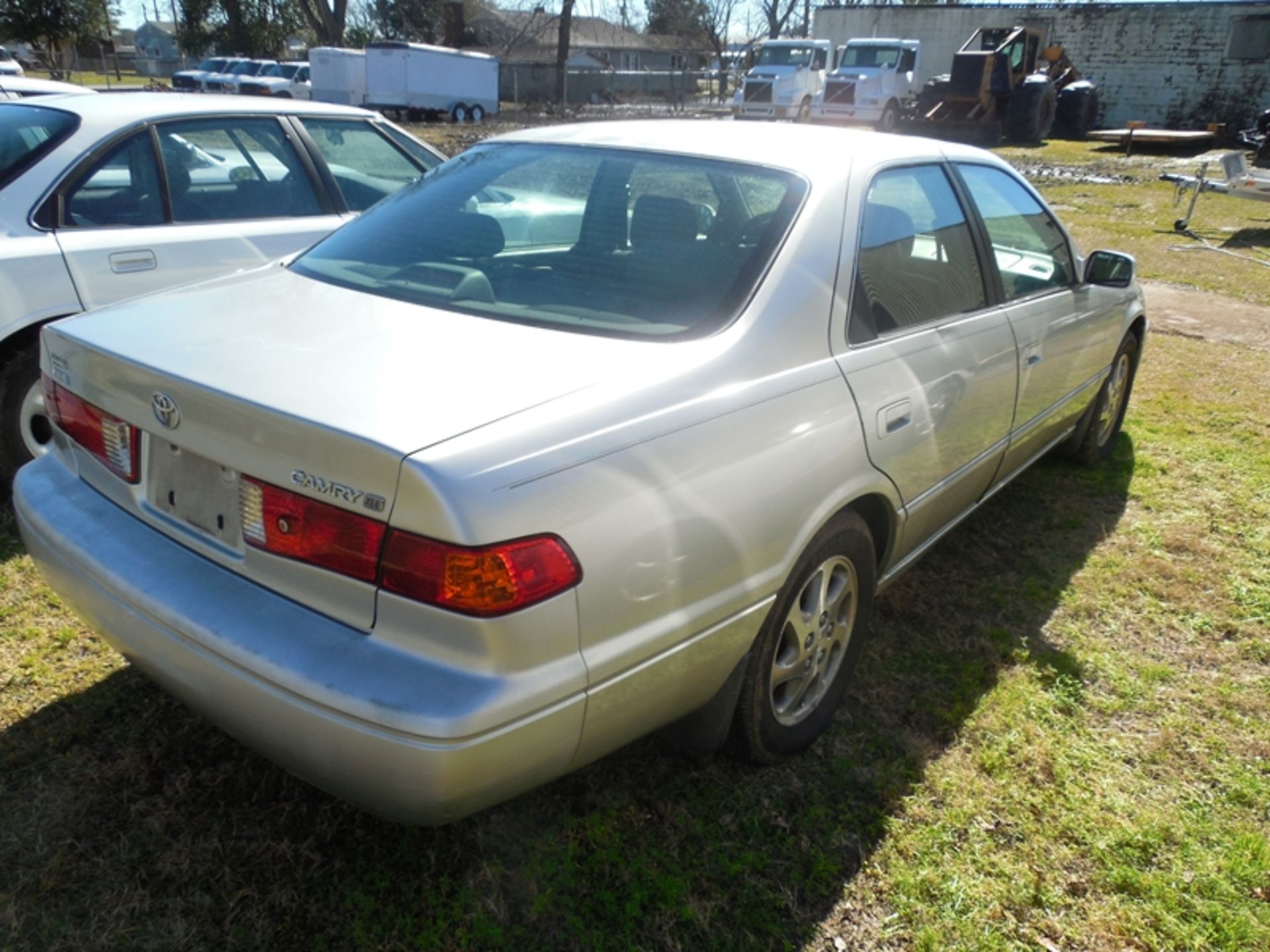 2000 TOYOTA Camry - 194,036 miles - #JT2BG28K7Y0400051 - Image 3 of 5