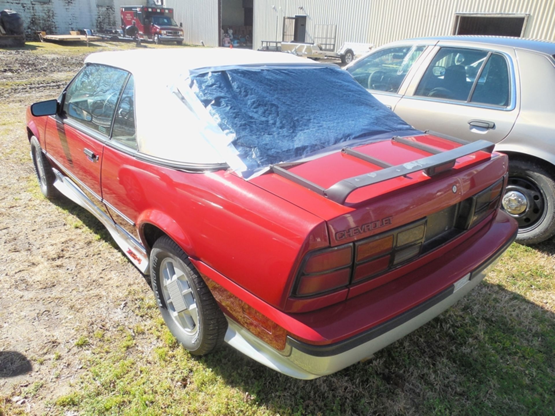 1989 CHEVROLET Cavalier Z24 convertible - 81,992 miles showing rear window in convertible bad - - Image 4 of 5